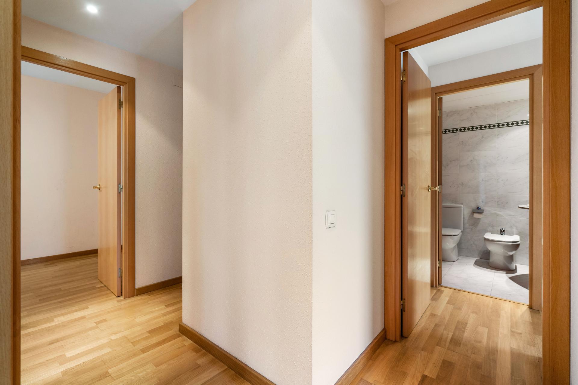 Descubre este encantador piso ubicado en el dinámico y vibrante...