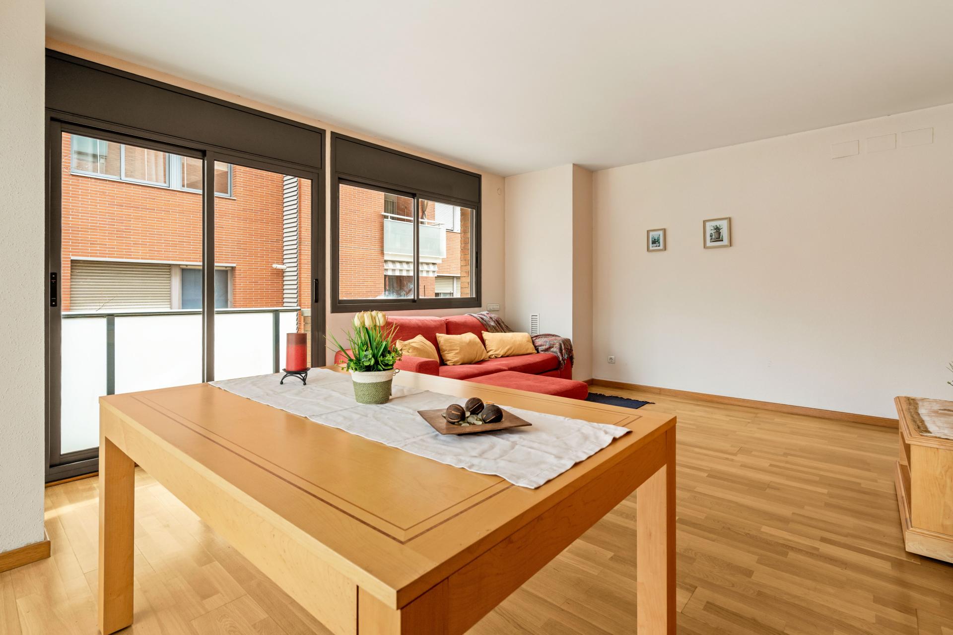 Descubre este encantador piso ubicado en el dinámico y vibrante...