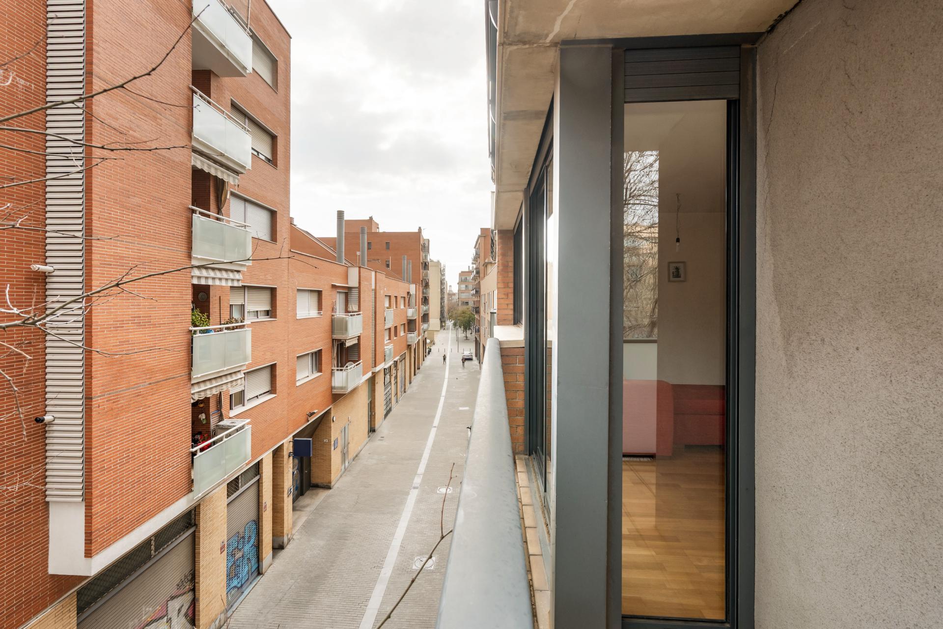 Descubre este encantador piso ubicado en el dinámico y vibrante...