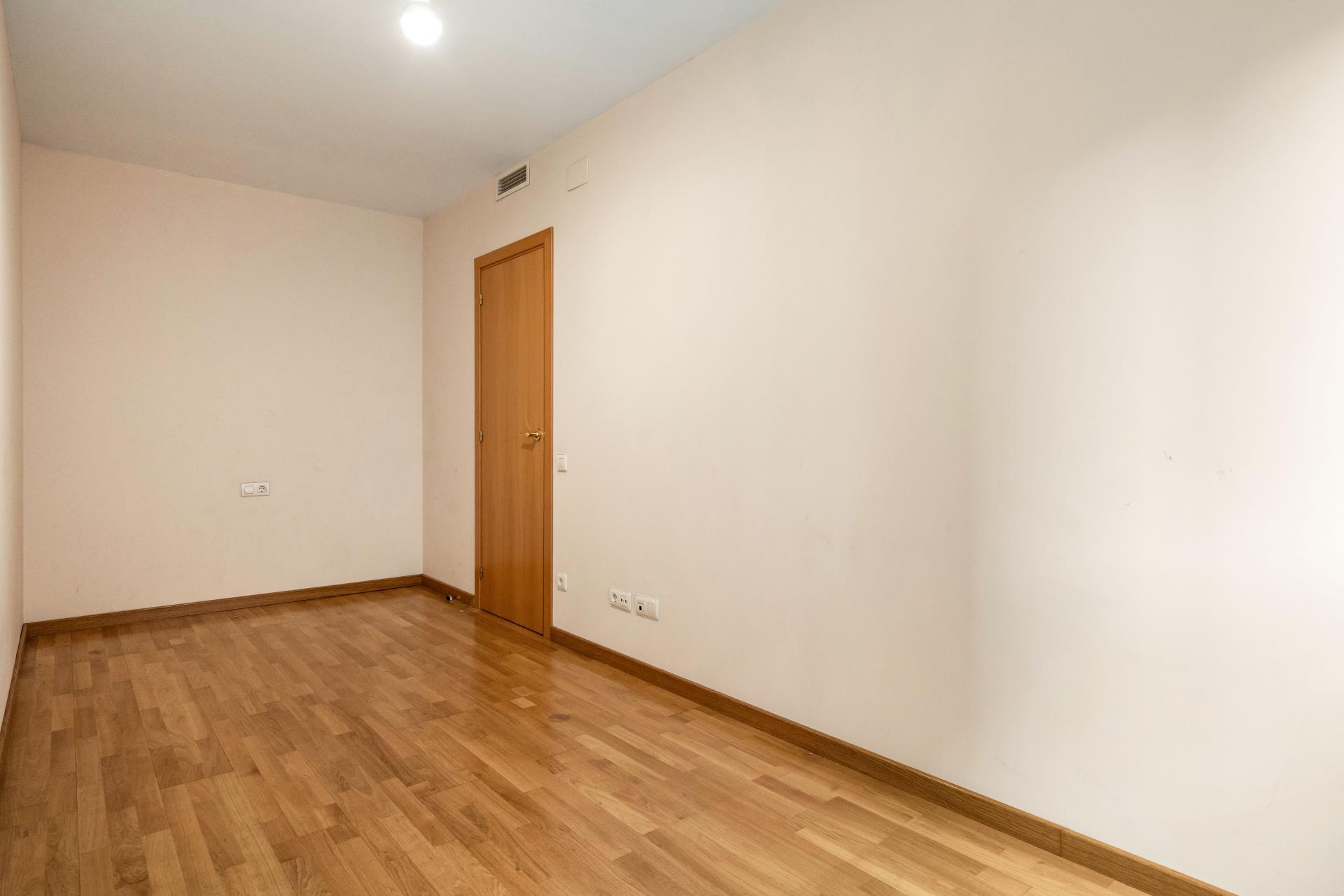 Descubre este encantador piso ubicado en el dinámico y vibrante...