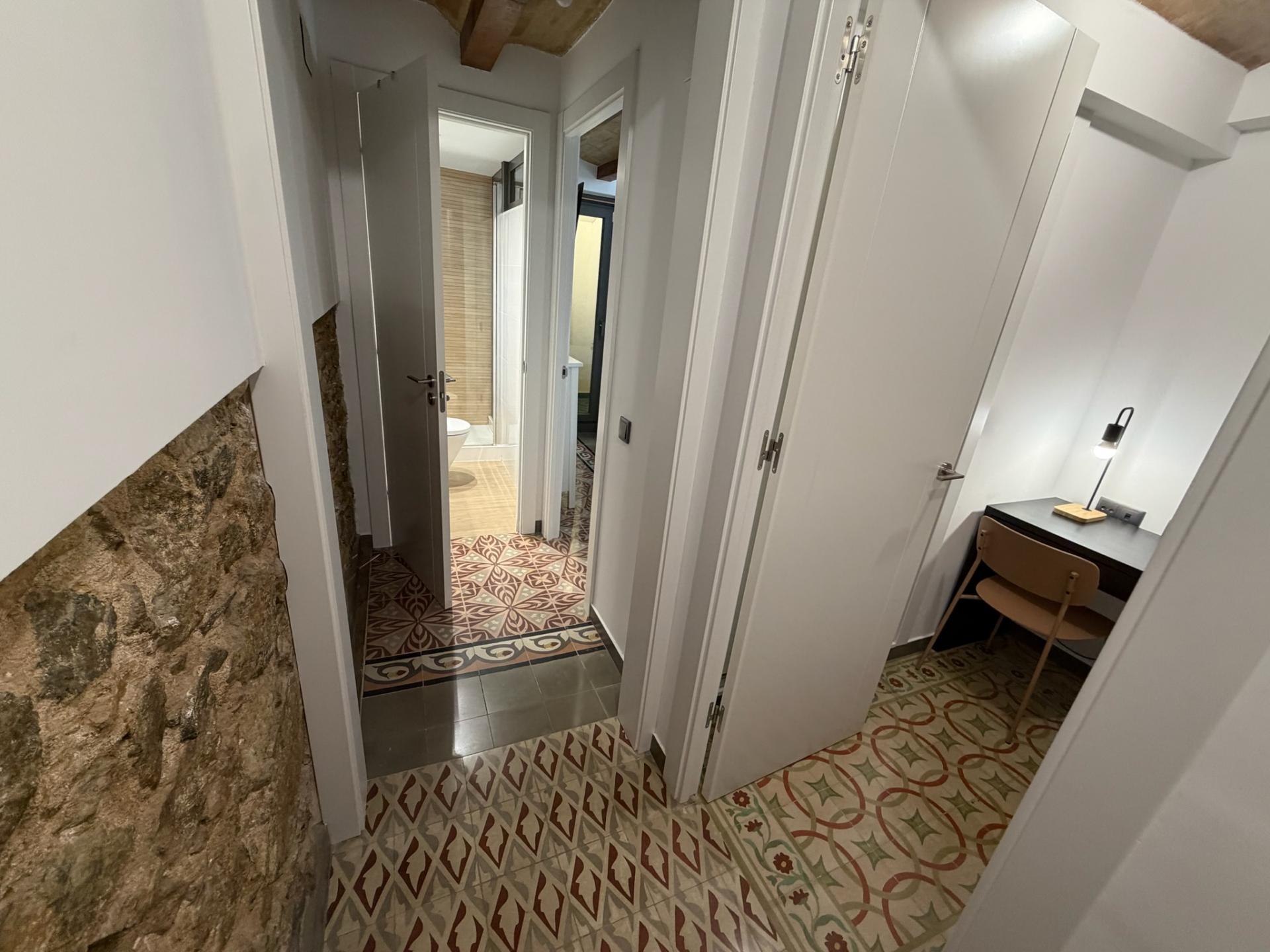 Descubre este encantador piso reformado en la mejor zona de Gracia!