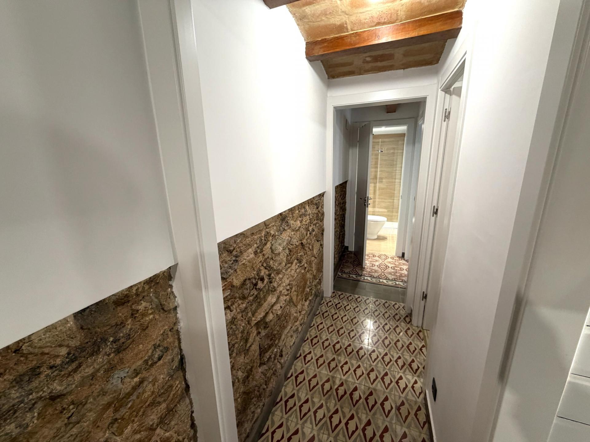 Descubre este encantador piso reformado en la mejor zona de Gracia!