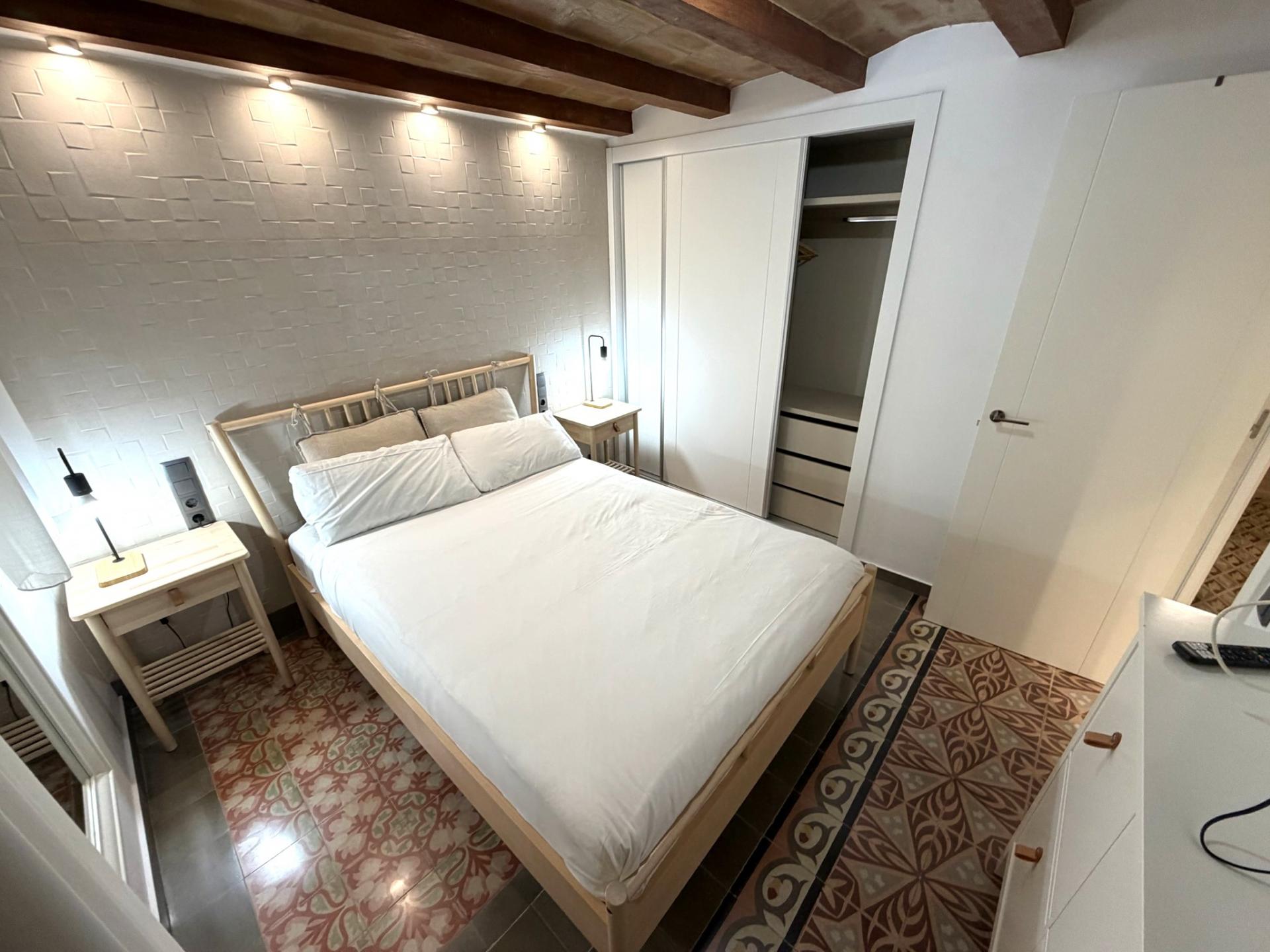 Descubre este encantador piso reformado en la mejor zona de Gracia!