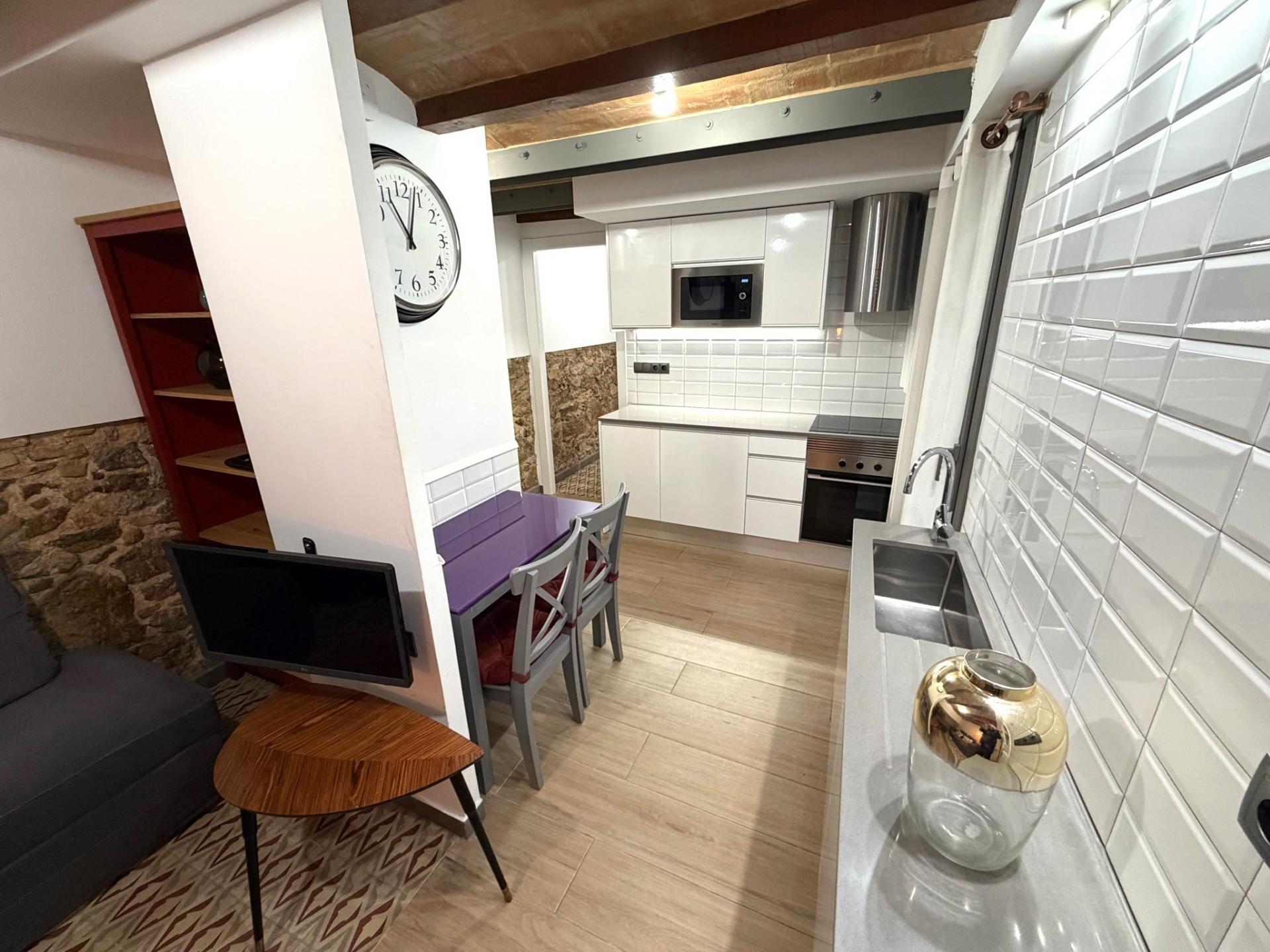 Descubre este encantador piso reformado en la mejor zona de Gracia!