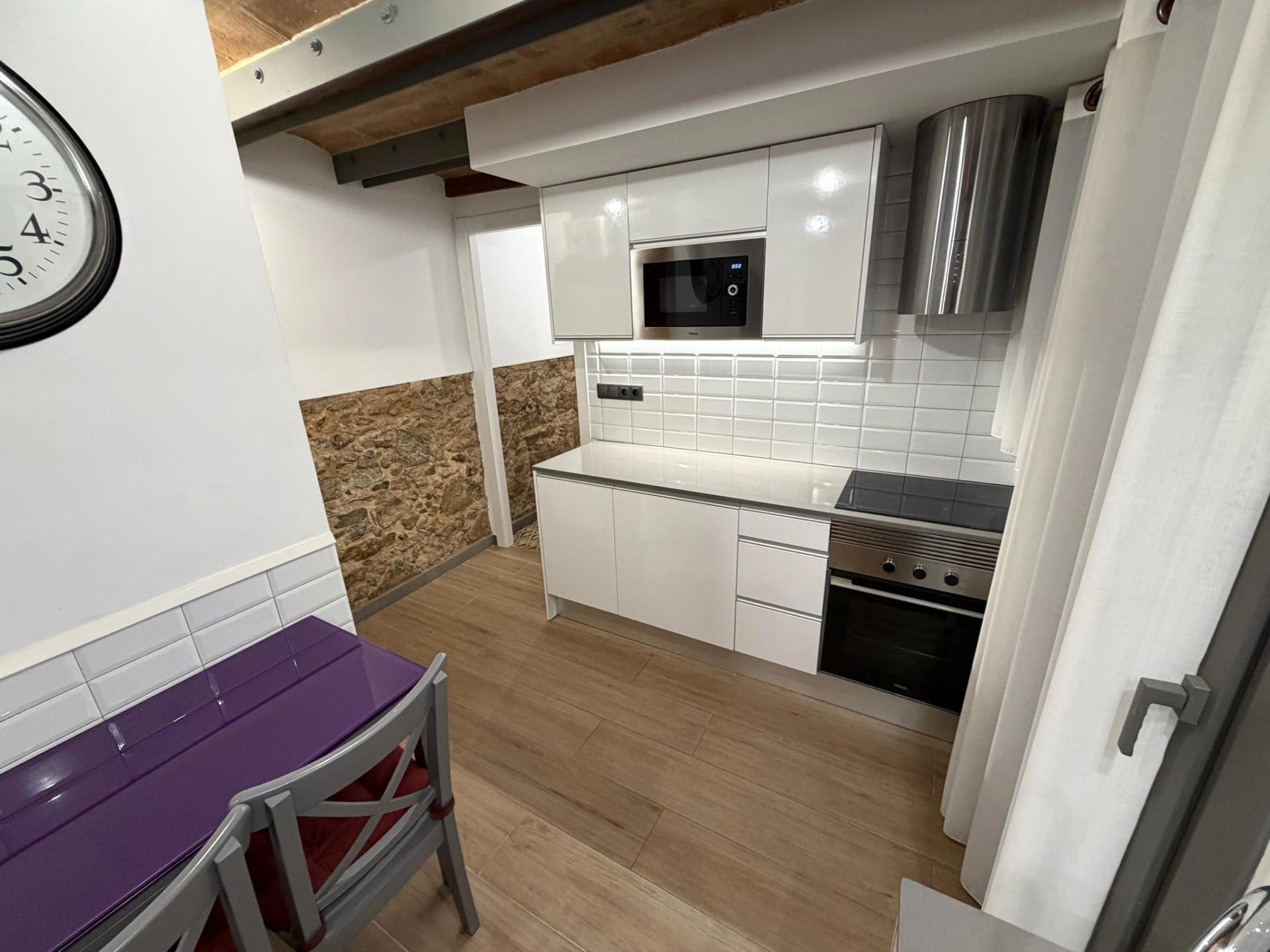 Descubre este encantador piso reformado en la mejor zona de Gracia!