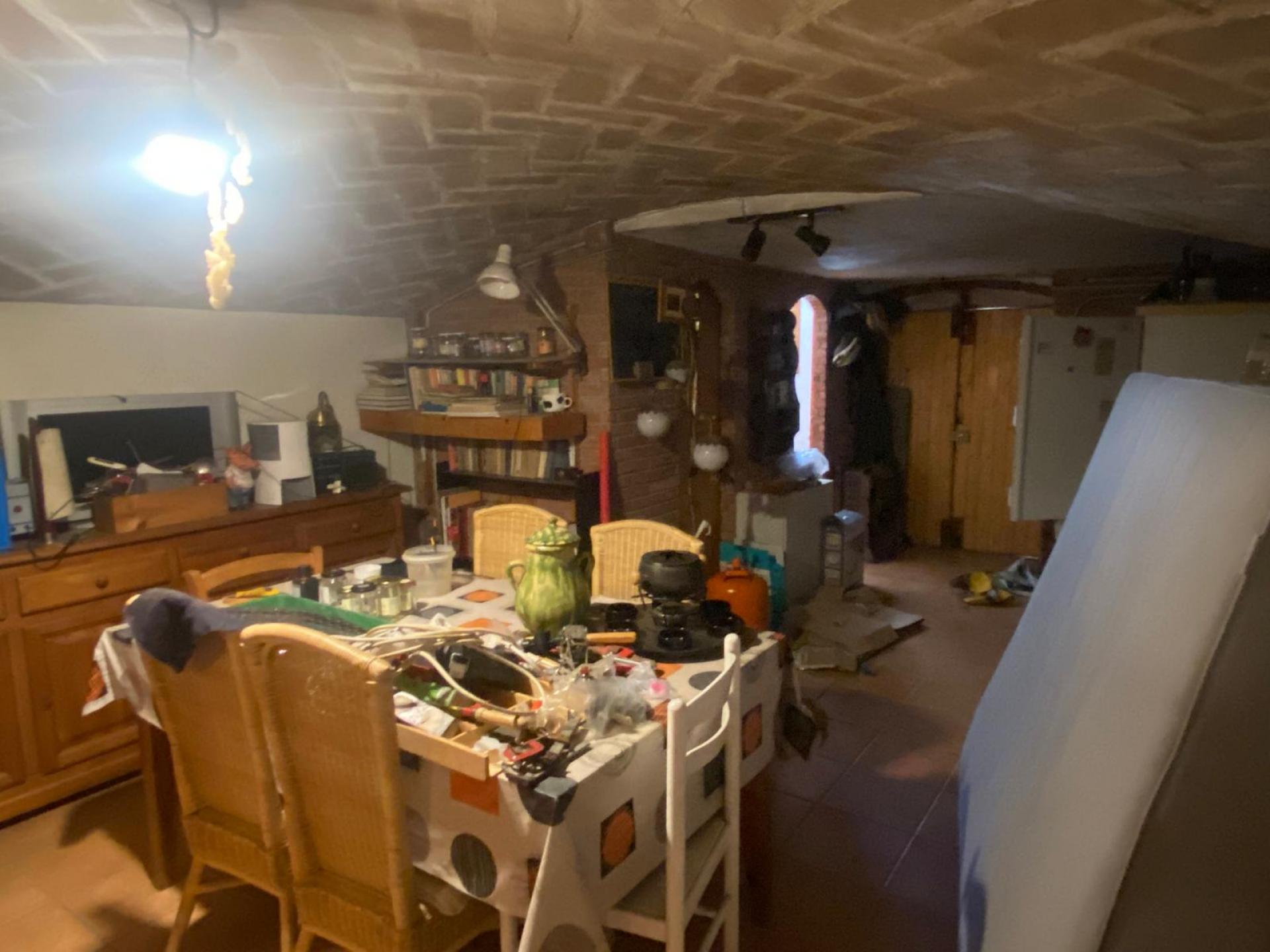 Descubre esta encantadora casa adosada, ideal para quienes buscan espacio, luz y conexión con la naturaleza.