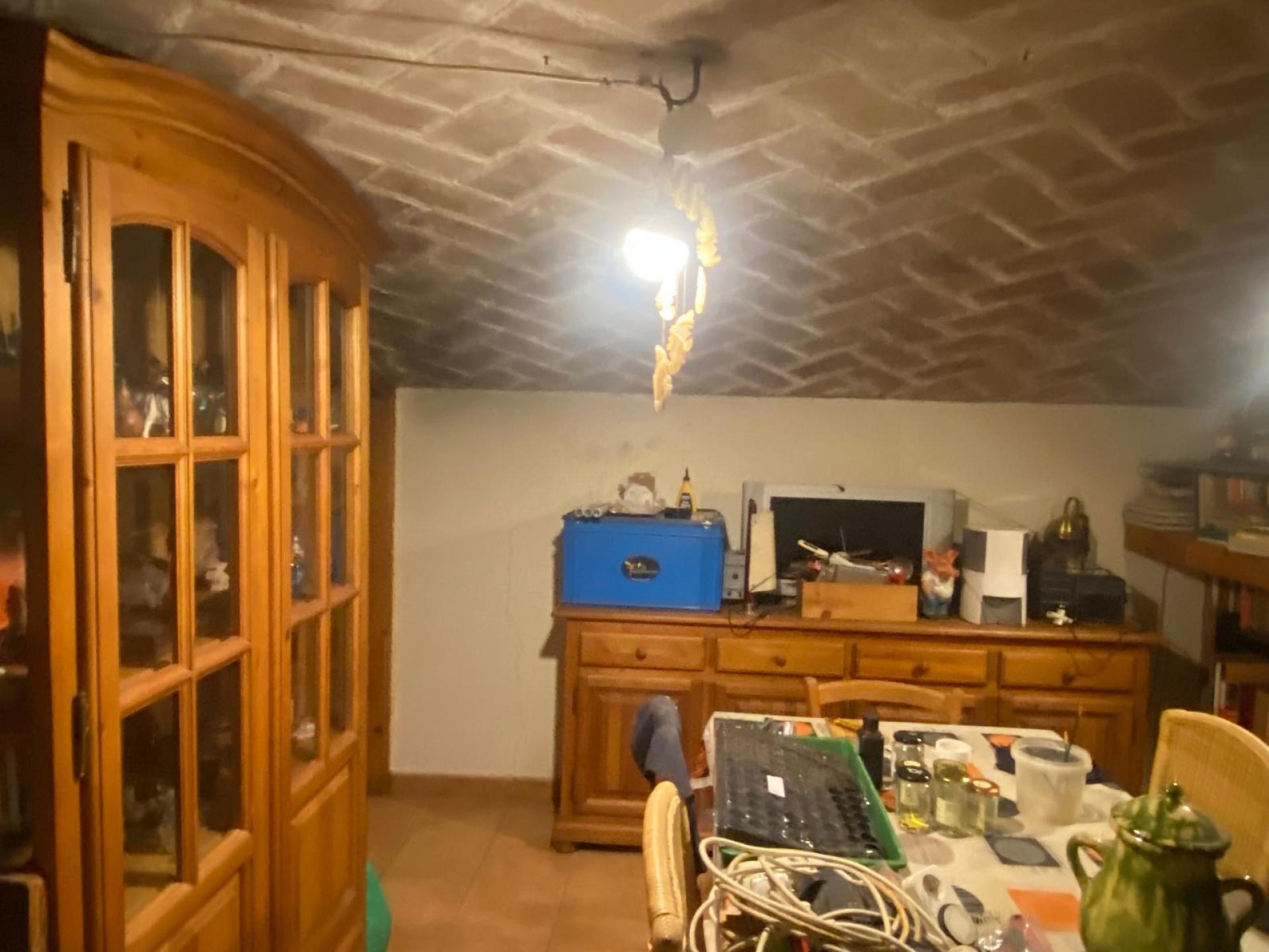 Descubre esta encantadora casa adosada, ideal para quienes buscan espacio, luz y conexión con la naturaleza.