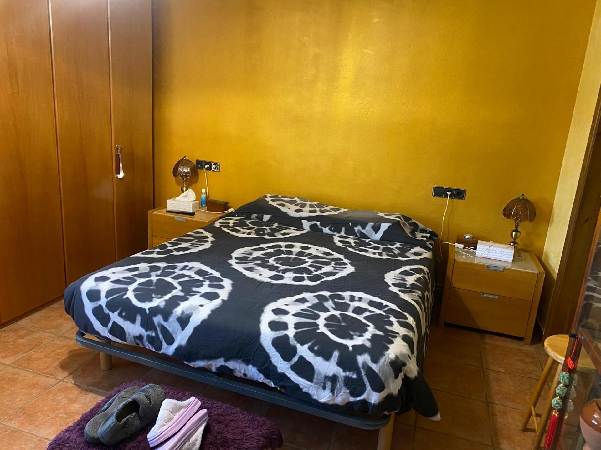 Descubre esta encantadora casa adosada, ideal para quienes buscan espacio, luz y conexión con la naturaleza.