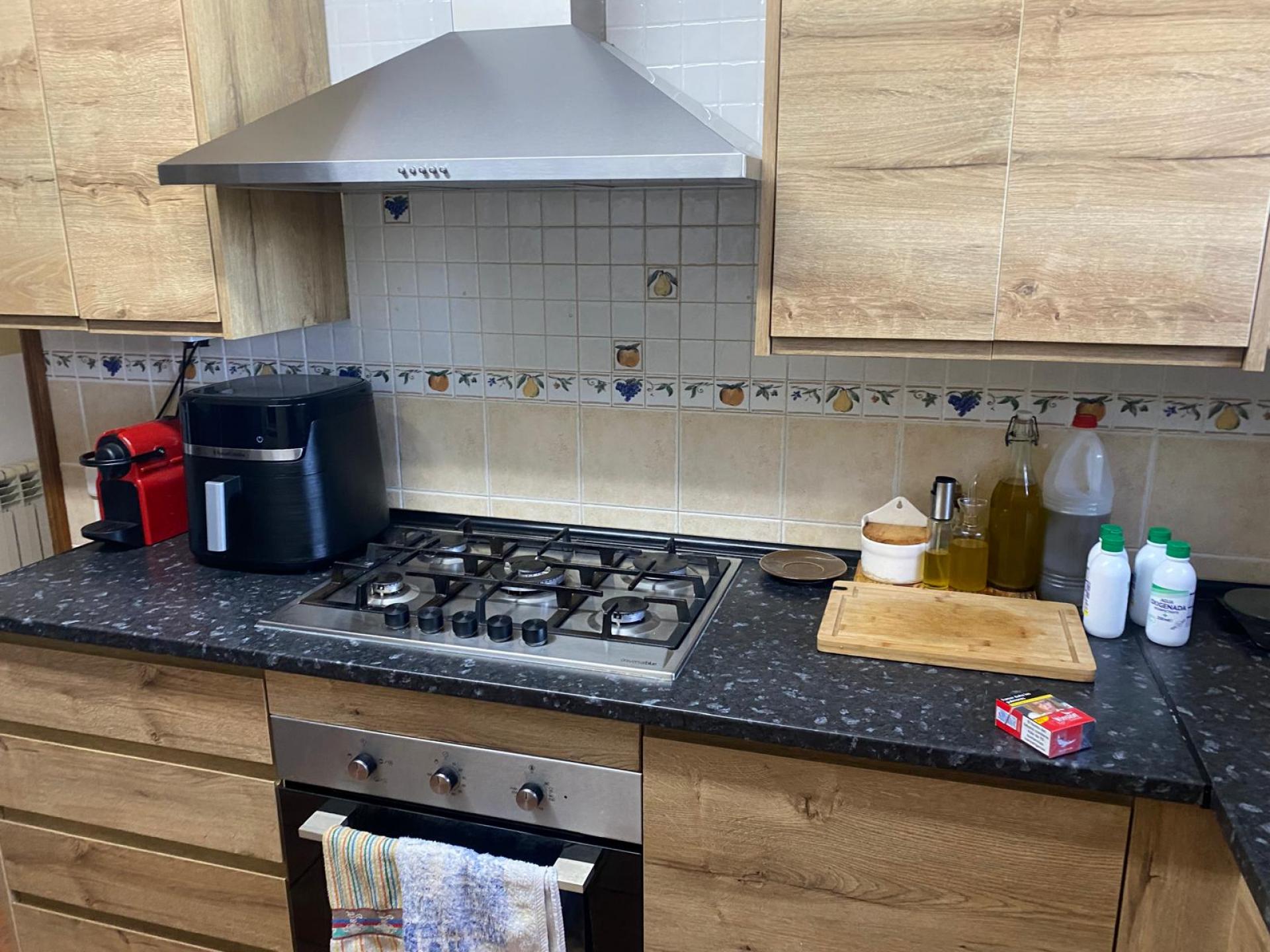 Descubre esta encantadora casa adosada, ideal para quienes buscan espacio, luz y conexión con la naturaleza.