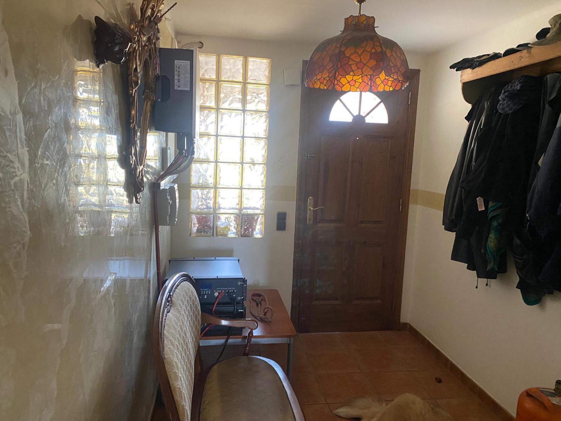 Descubre esta encantadora casa adosada, ideal para quienes buscan espacio, luz y conexión con la naturaleza.