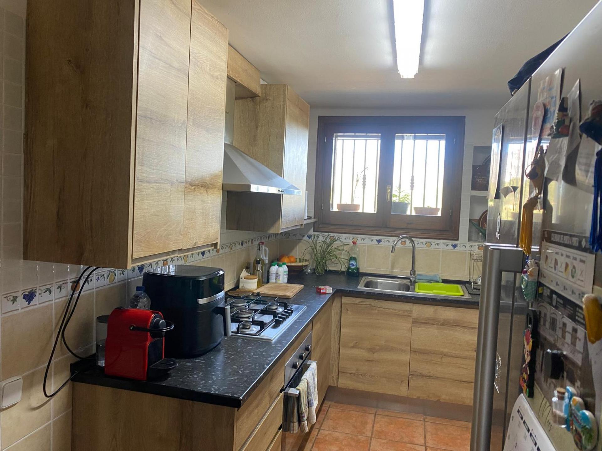 Descubre esta encantadora casa adosada, ideal para quienes buscan espacio, luz y conexión con la naturaleza.