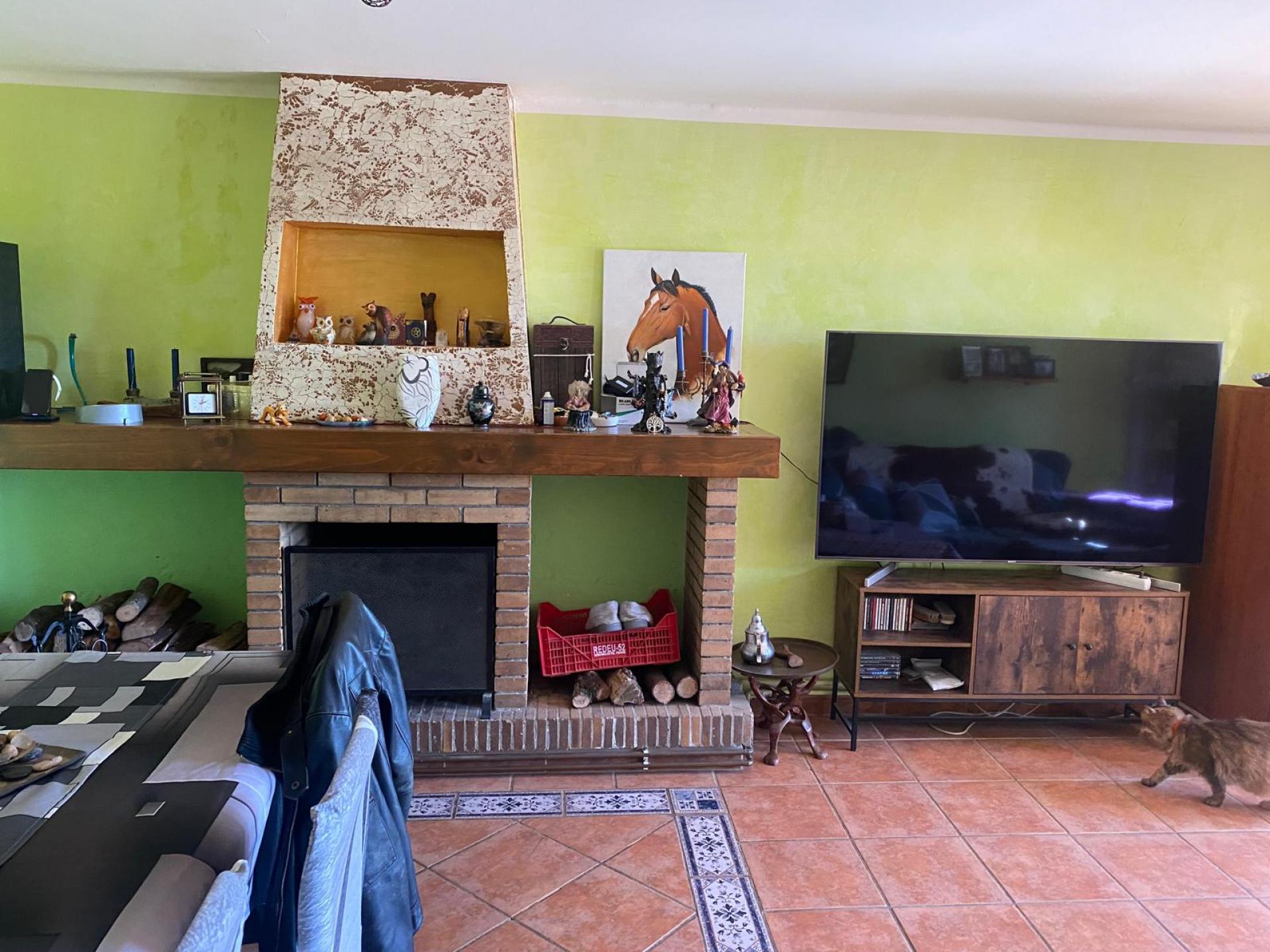 Descubre esta encantadora casa adosada, ideal para quienes buscan espacio, luz y conexión con la naturaleza.