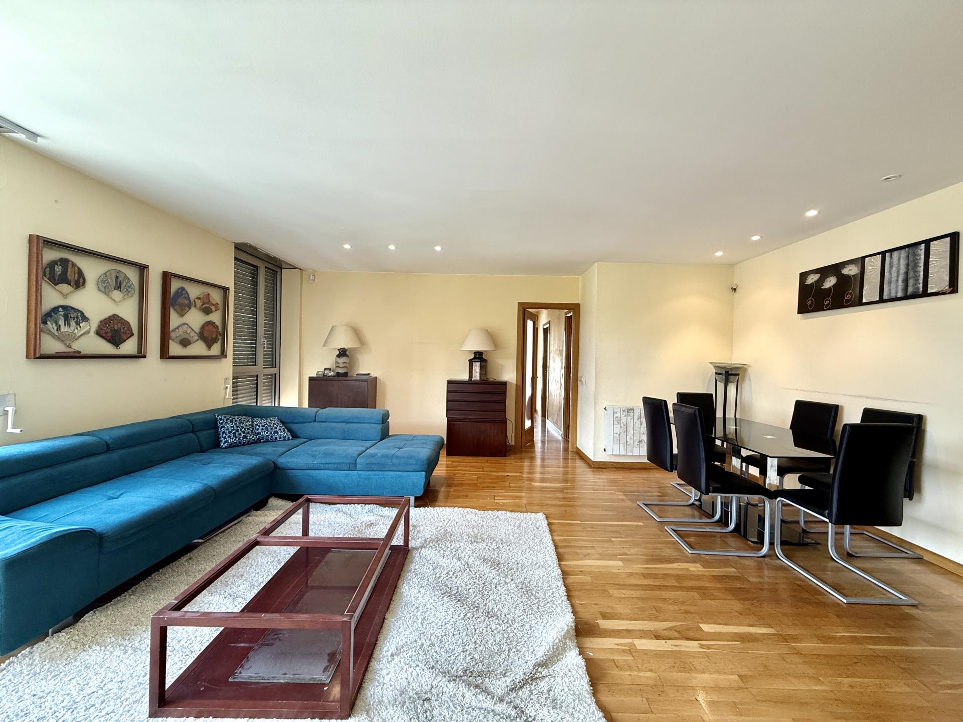 Magnífico piso en Sants-Montjuïc con excelentes servicios y ubicación

Se ofrece...