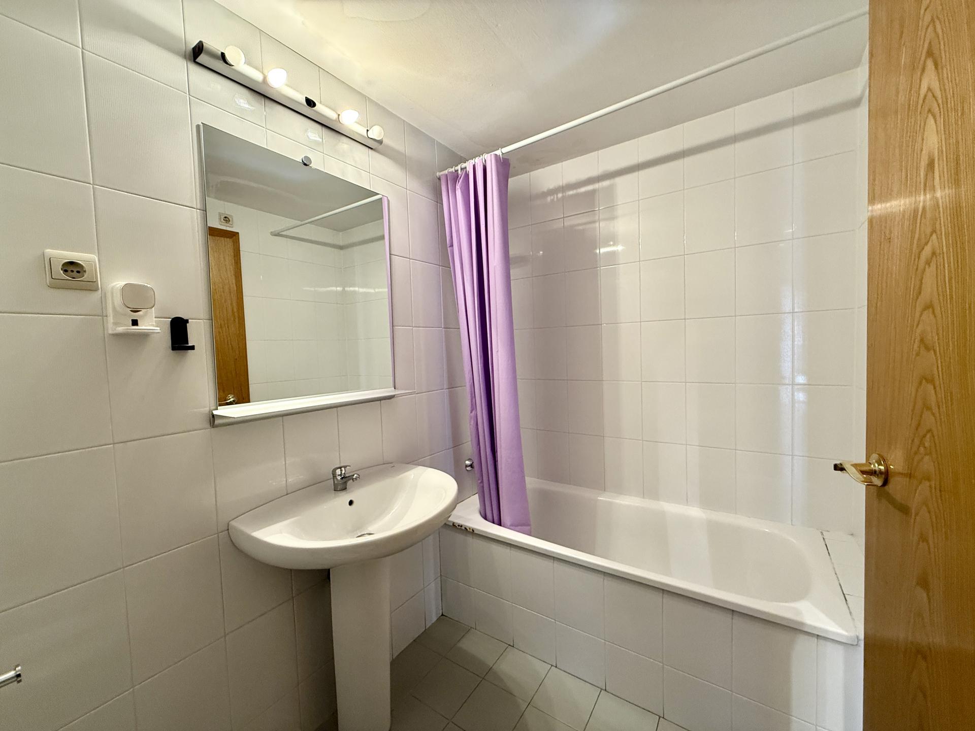 Magnífico piso en Sants-Montjuïc con excelentes servicios y ubicación

Se ofrece...
