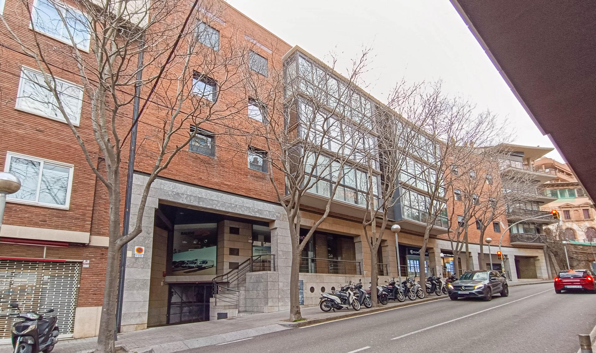 ¡INCREÍBLE VIVIENDA EN LA ZONA ALTA DE BARCELONA!