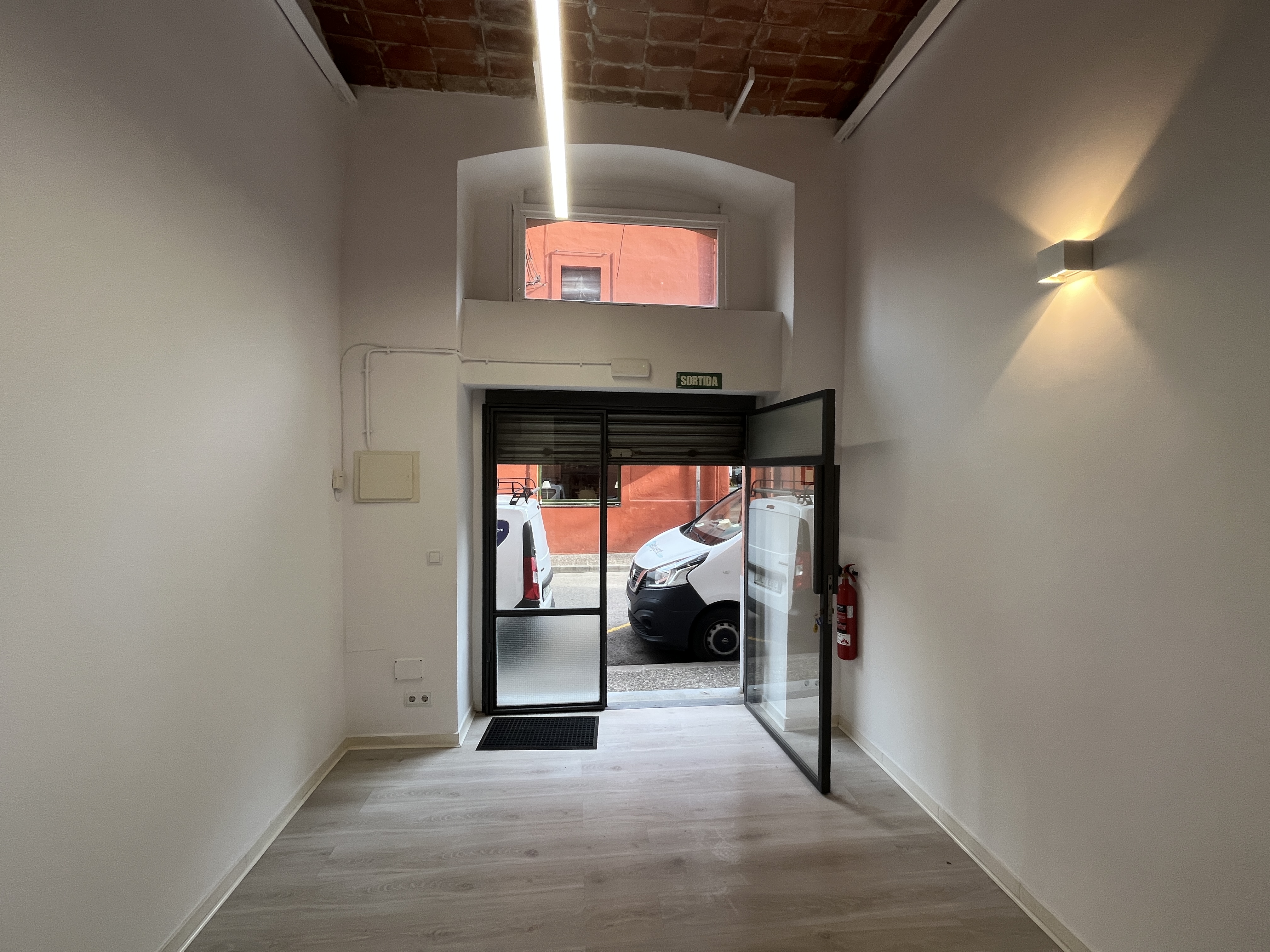 locales-comerciales en girona · la-devesa €