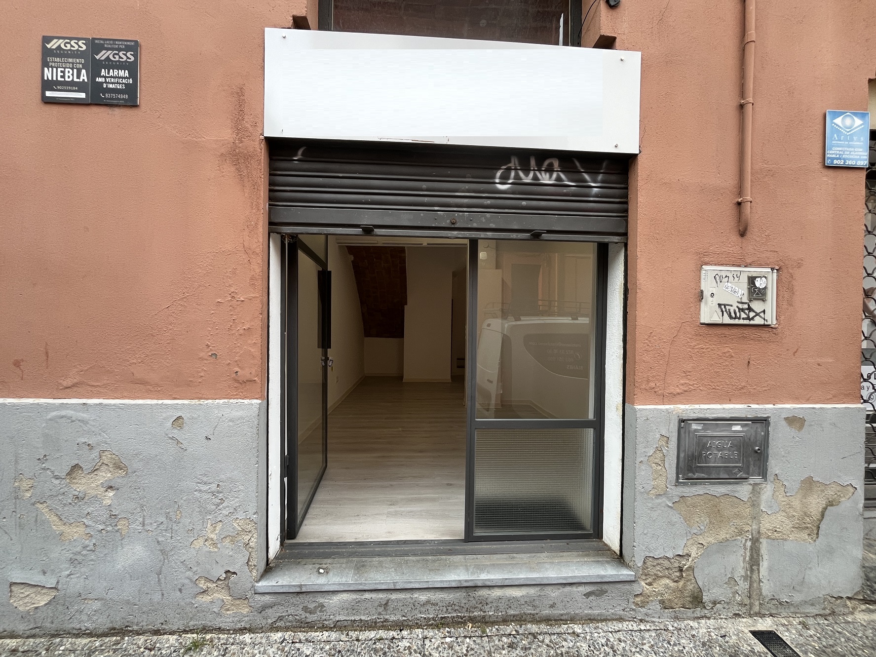 locales-comerciales en girona · la-devesa €
