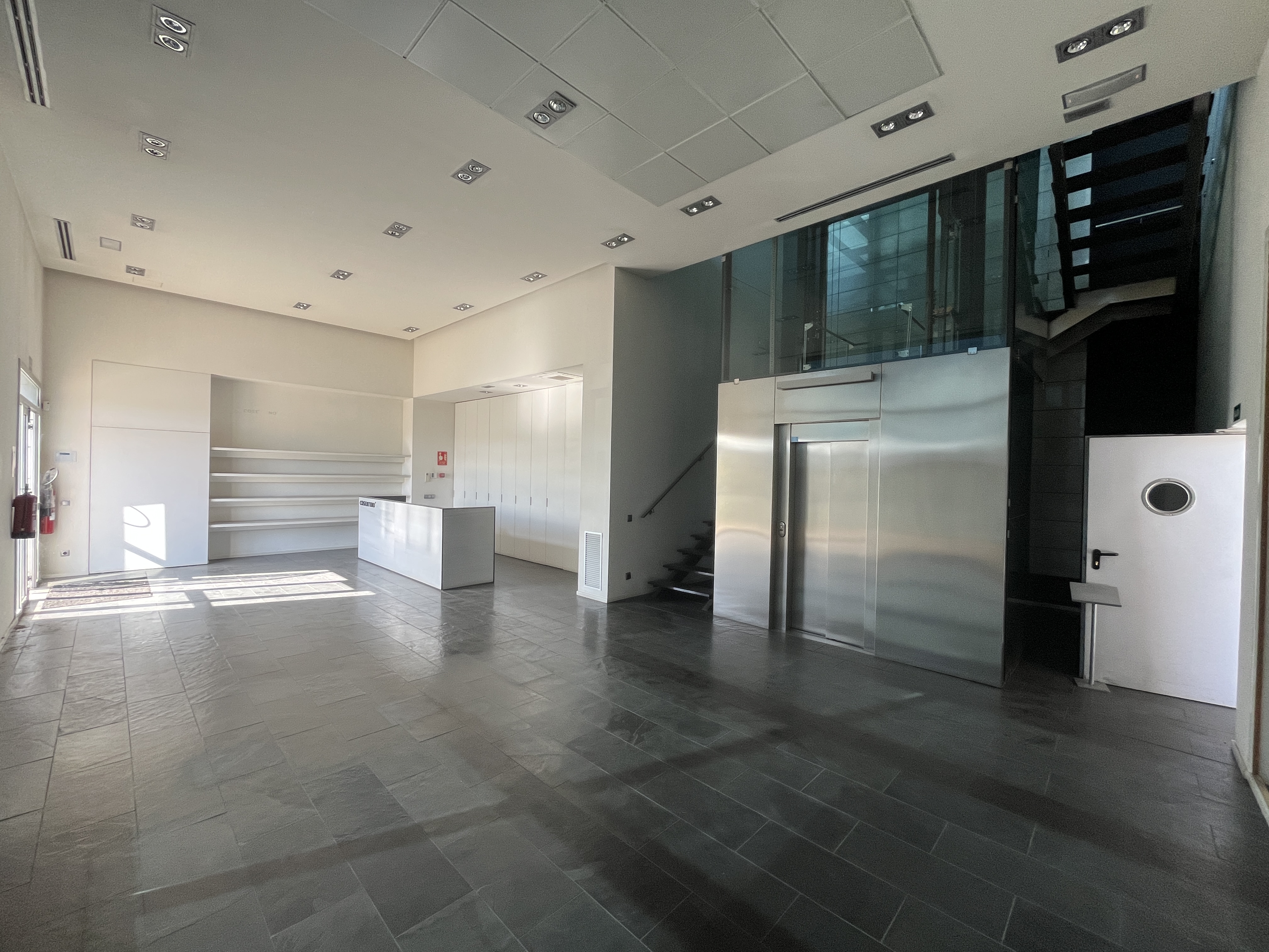 nau-industrial en salt · macana 2500000€