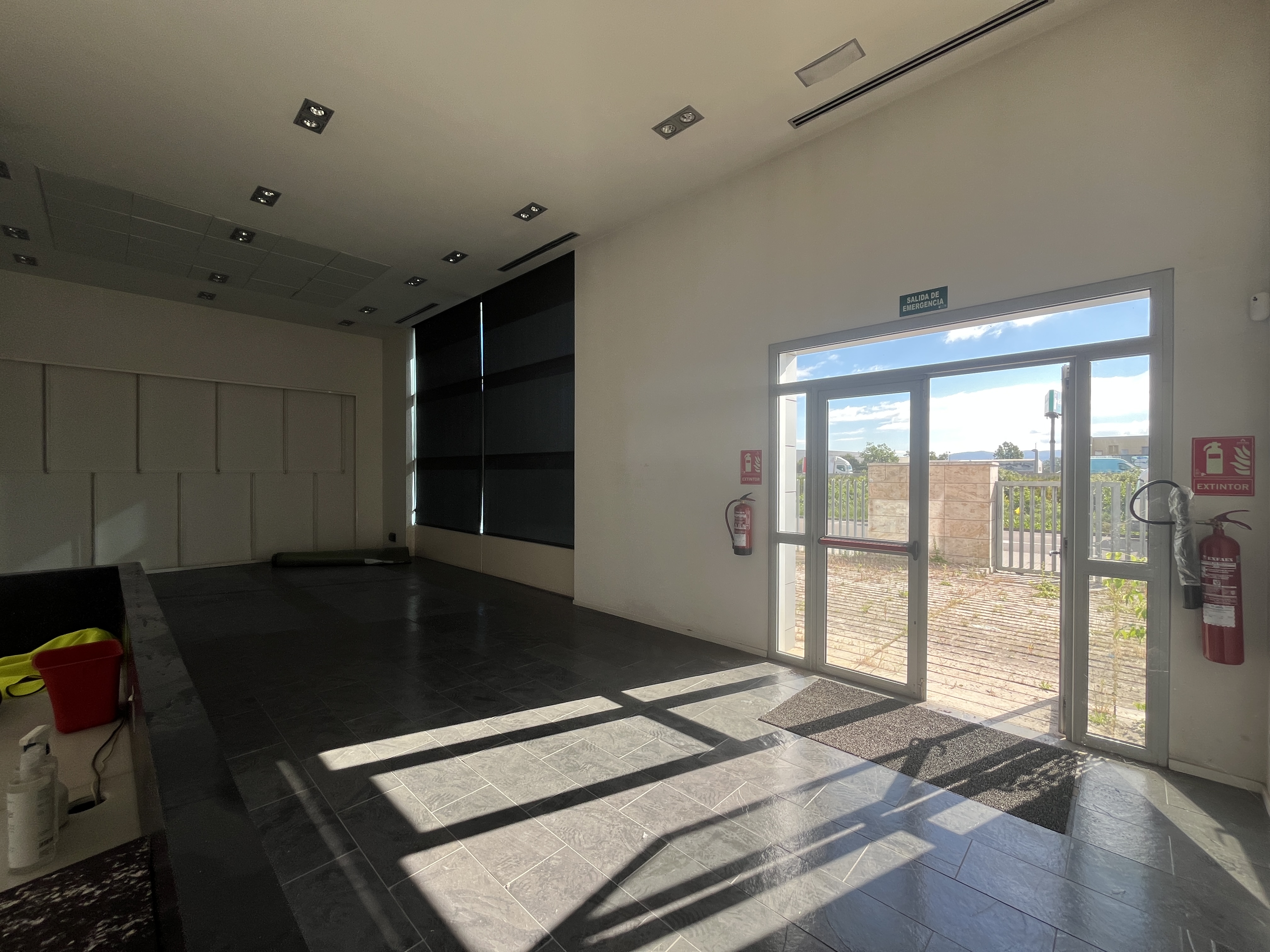 nau-industrial en salt · macana 2500000€