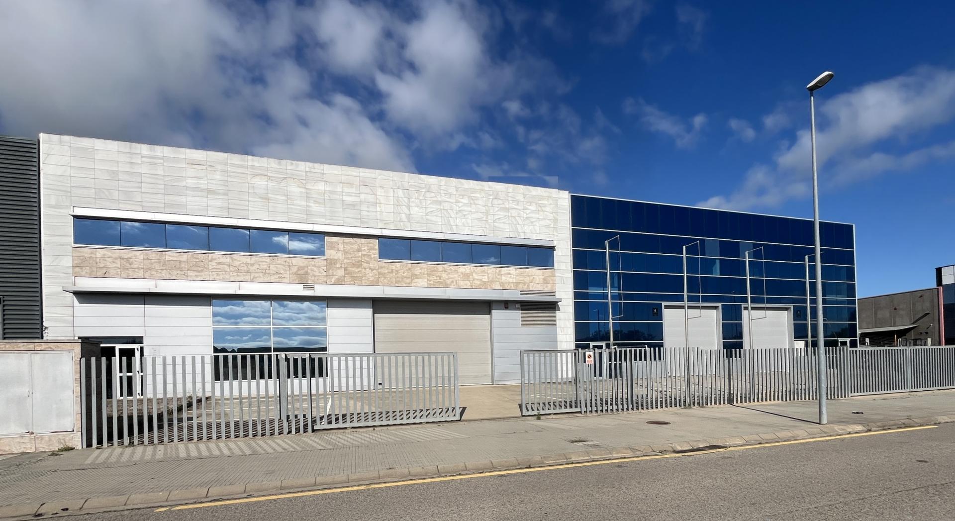 nau-industrial en salt · macana 2500000€