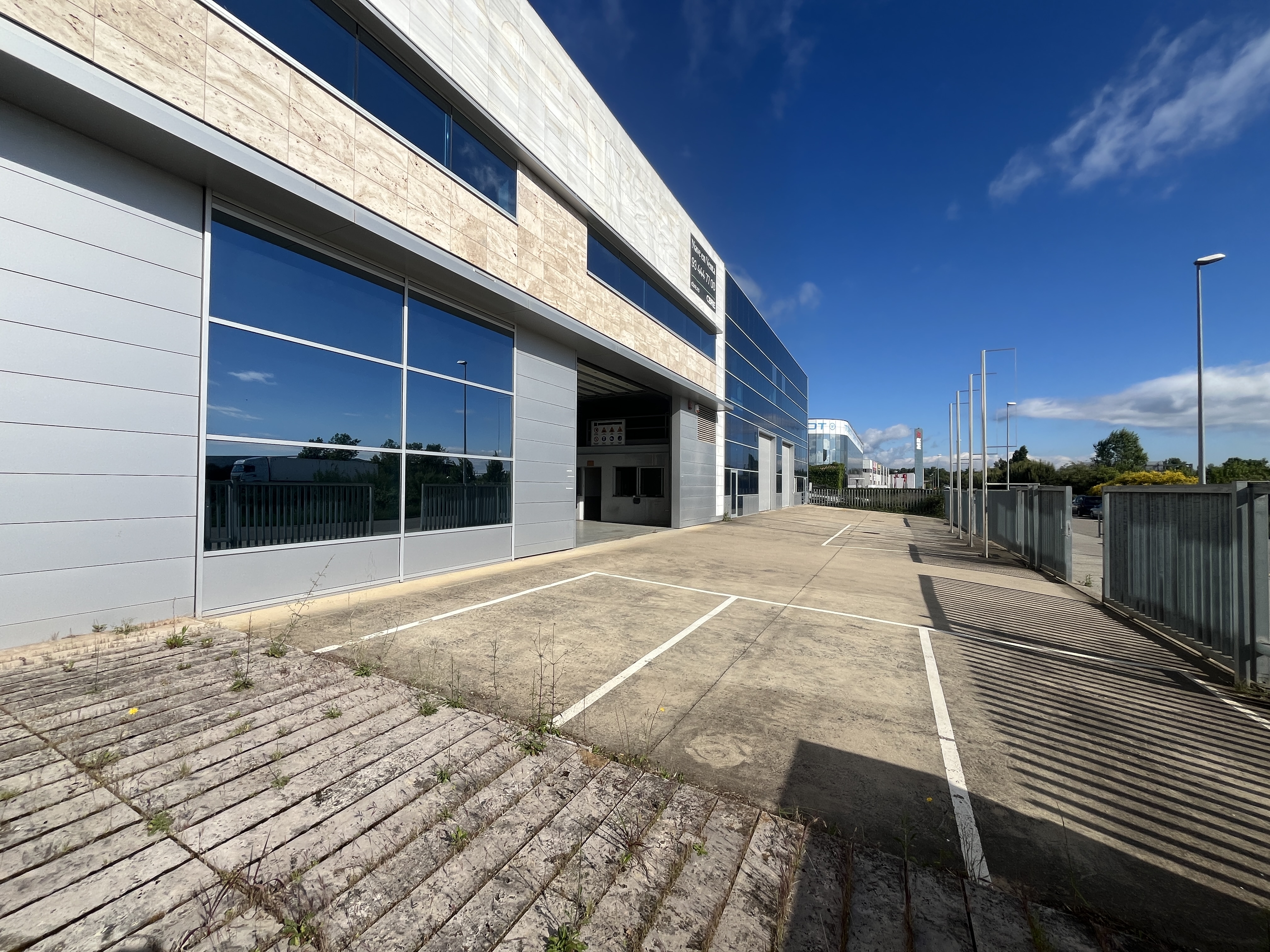 nau-industrial en salt · macana 2500000€