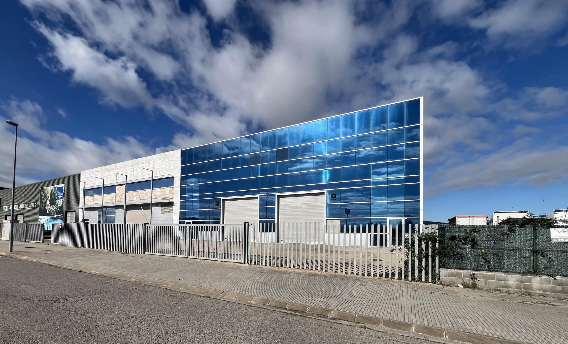nau-industrial en salt · macana 2500000€