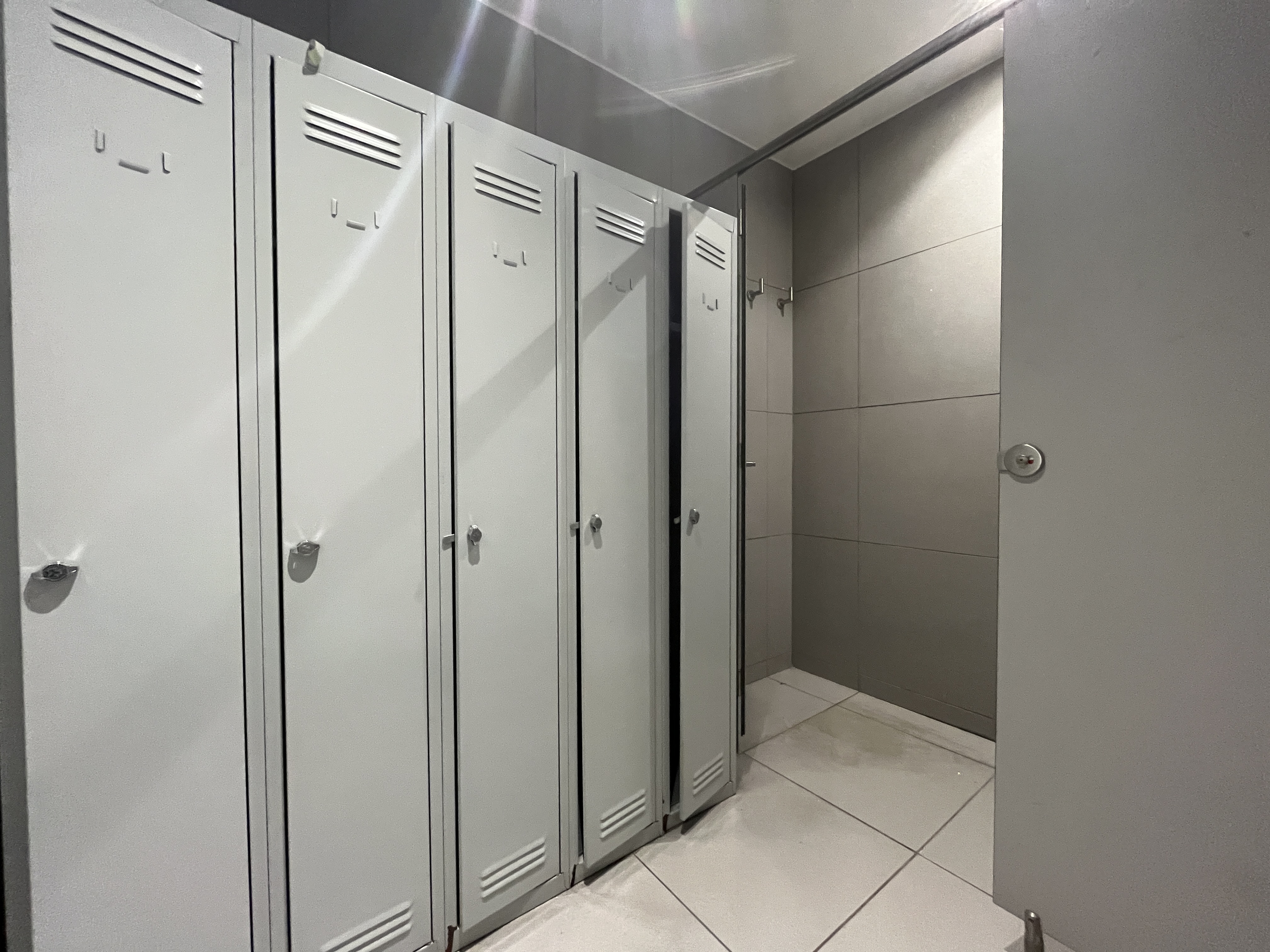 nau-industrial en salt · macana 2500000€