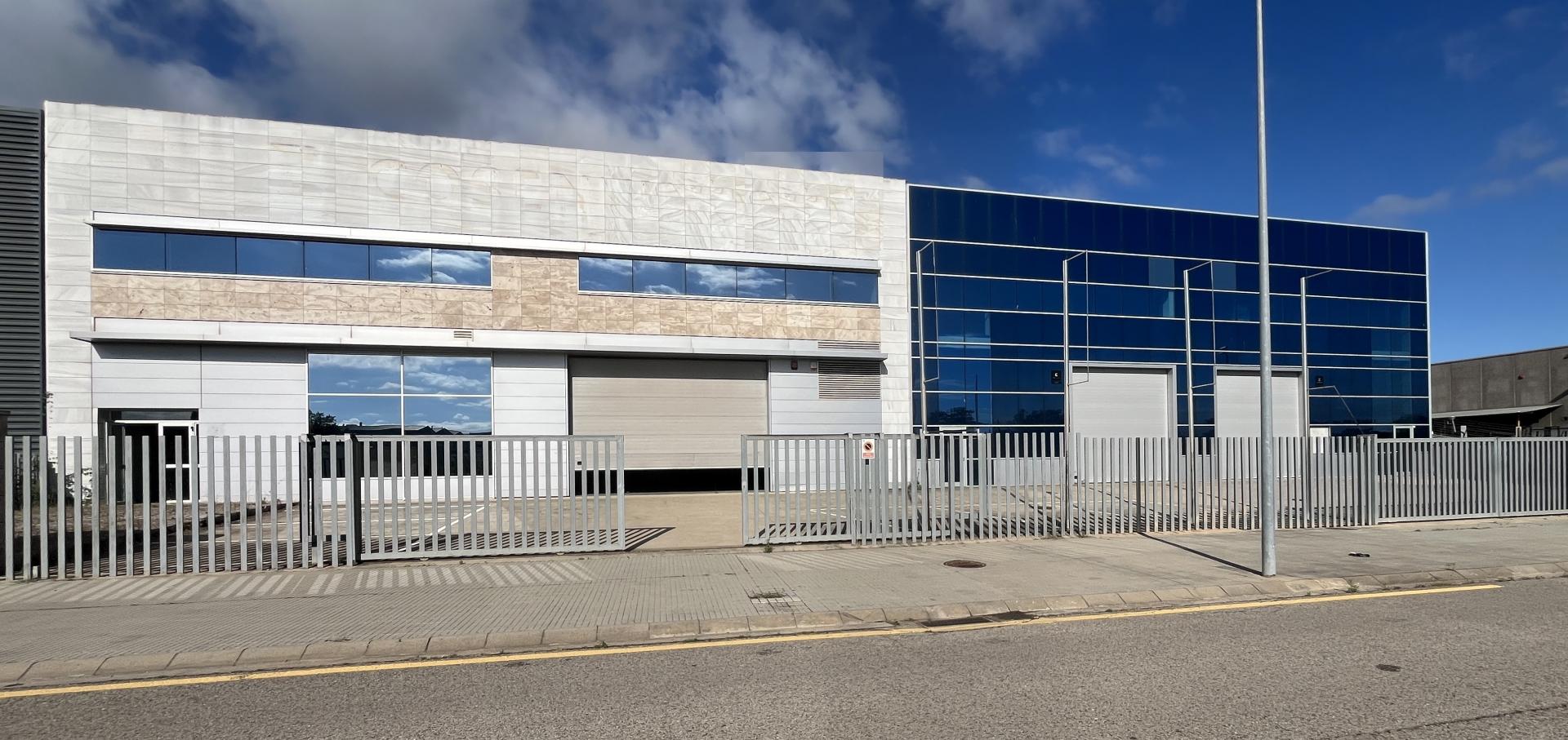 nau-industrial en salt · macana 2500000€