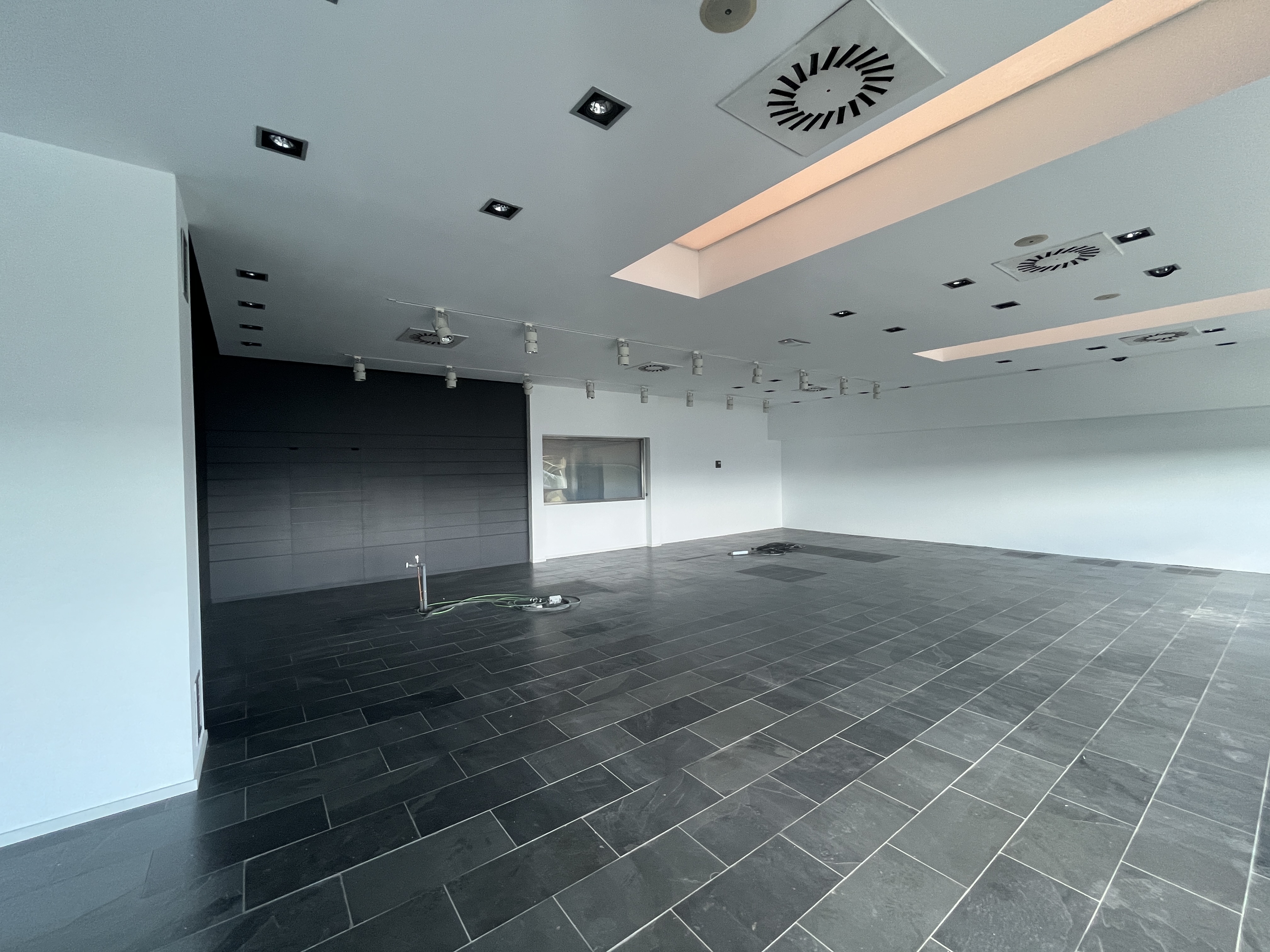 nau-industrial en salt · macana 2500000€