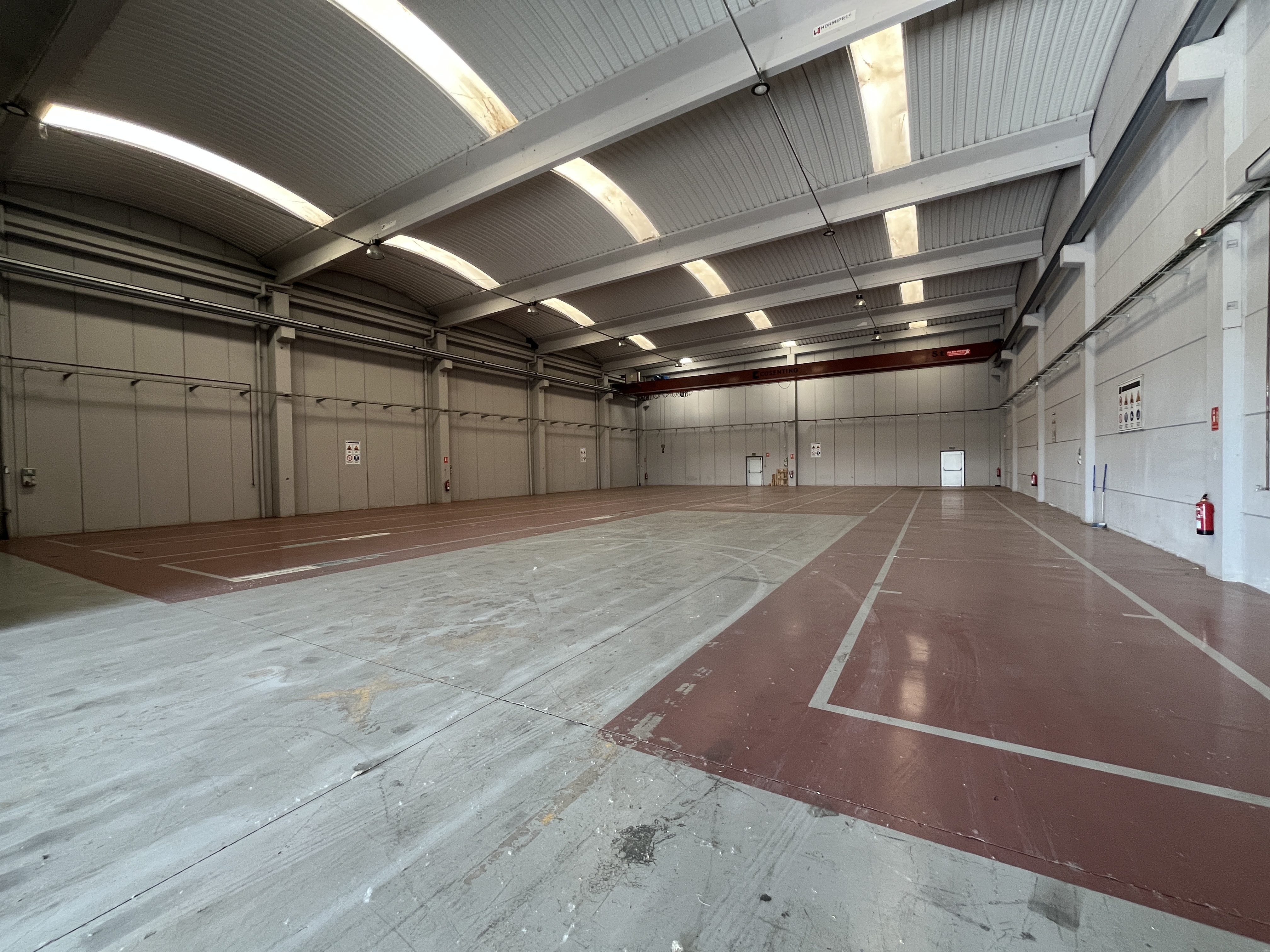 nau-industrial en salt · macana 2500000€