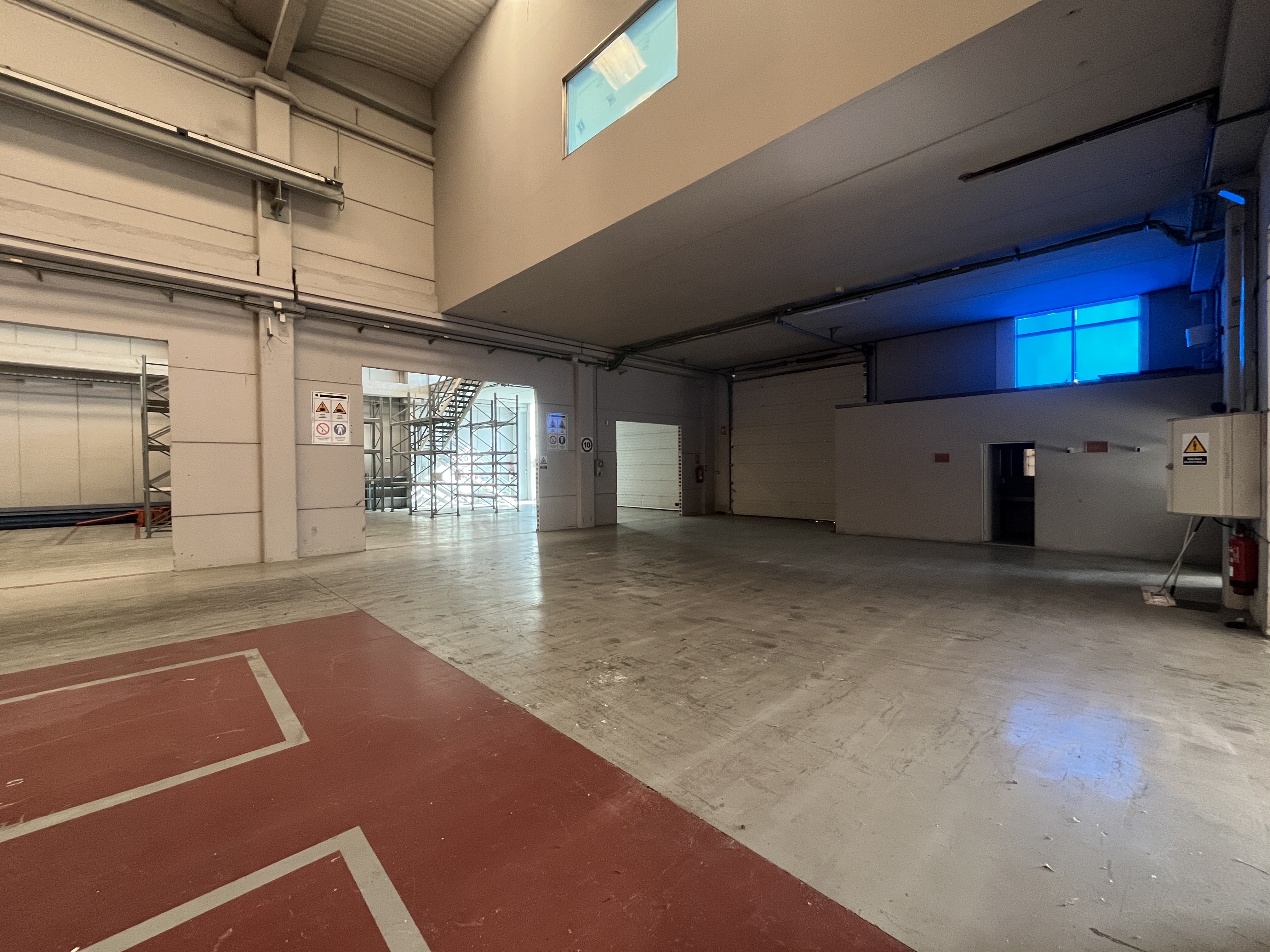 nau-industrial en salt · macana 2500000€