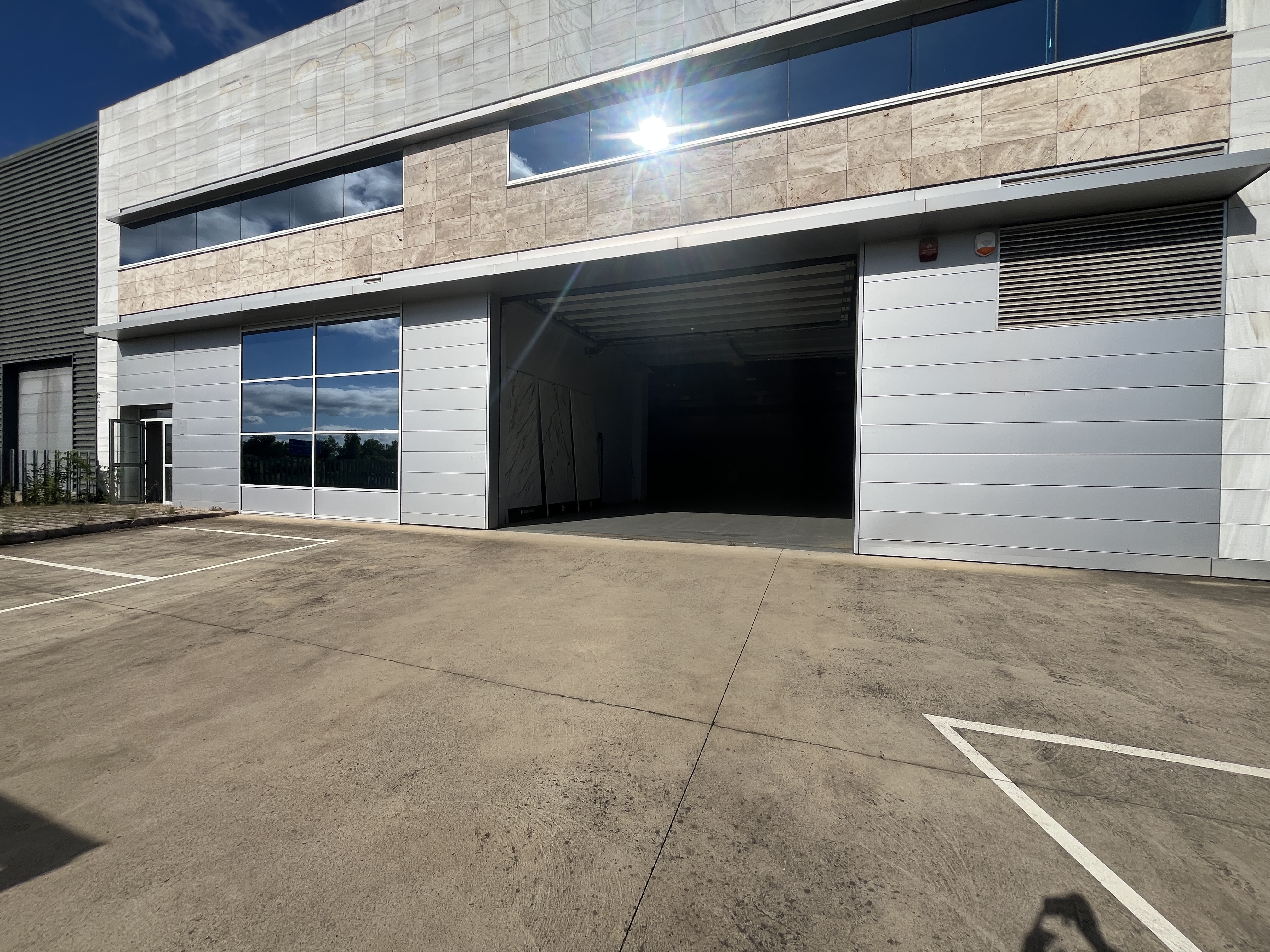 nau-industrial en salt · macana 2500000€