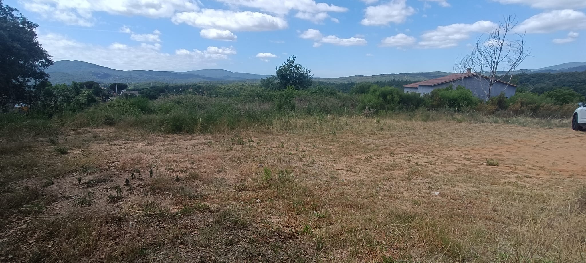 Parcela amplia i pràcticament plana a Gualba   Royal Park