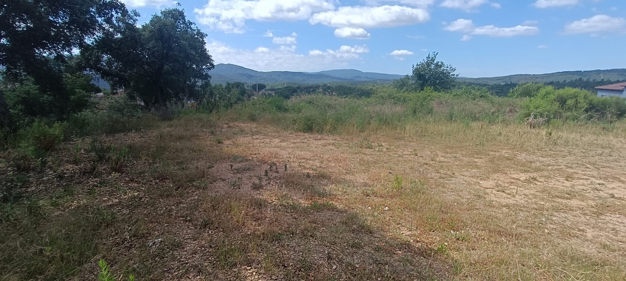 Parcela amplia i pràcticament plana a Gualba   Royal Park
