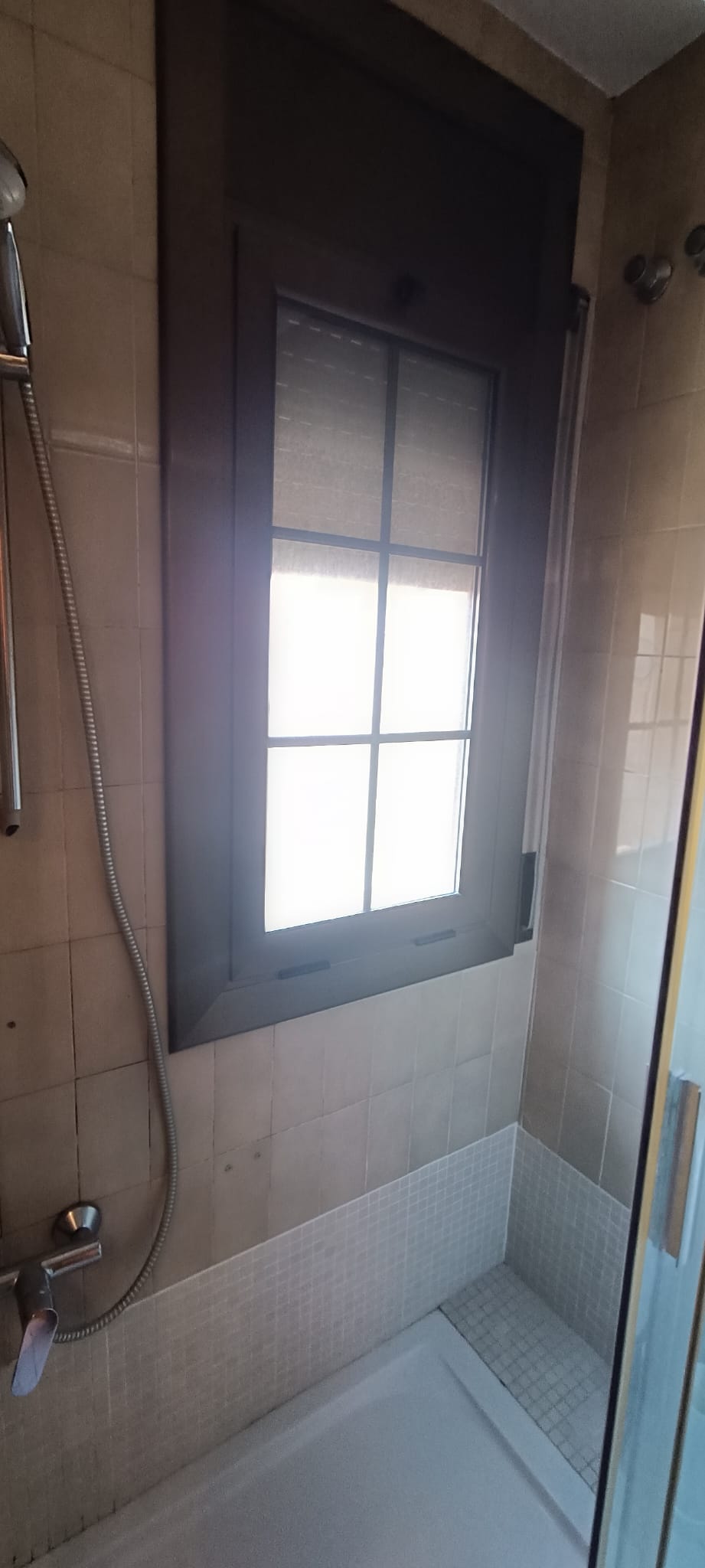ADOSADA ESQUINERA ZONA HOSPITAL