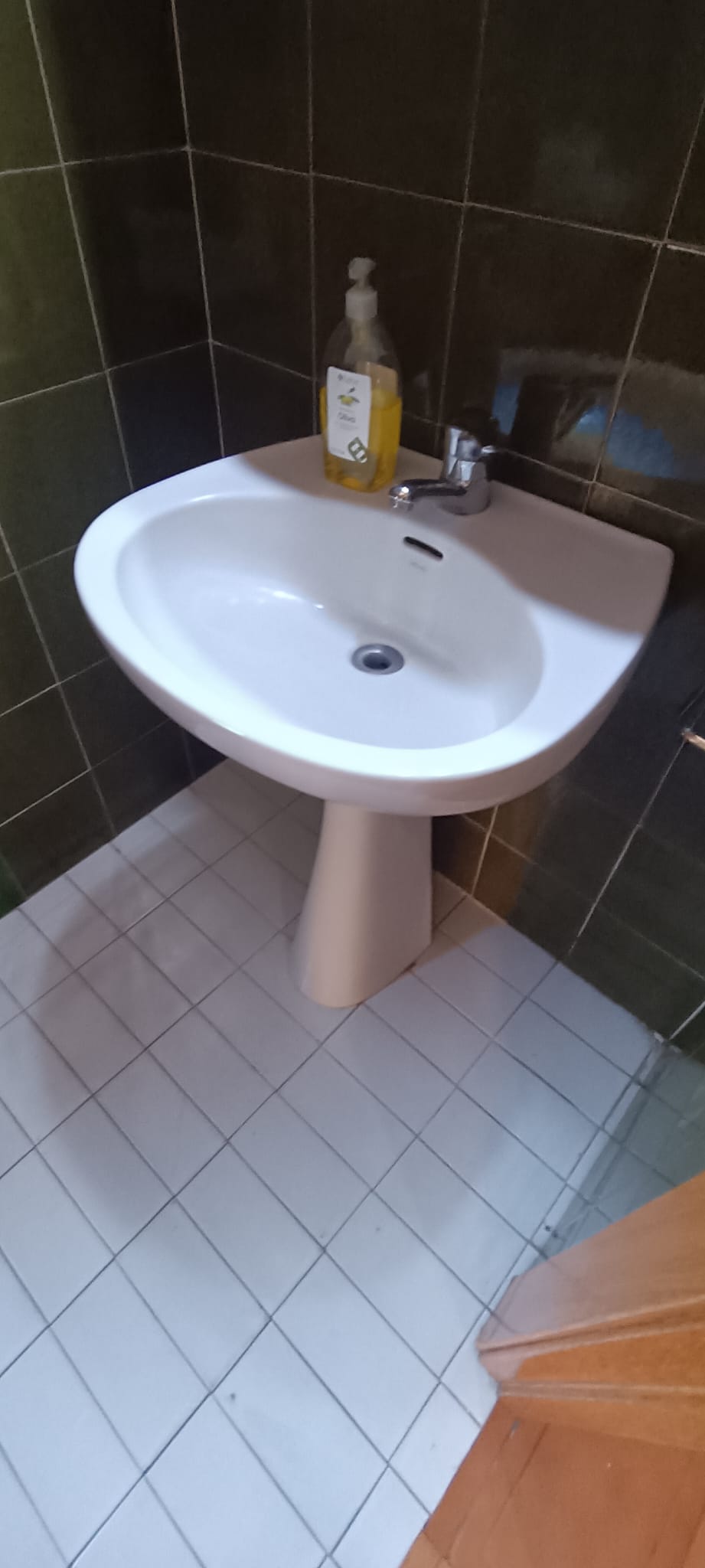 ADOSADA ESQUINERA ZONA HOSPITAL