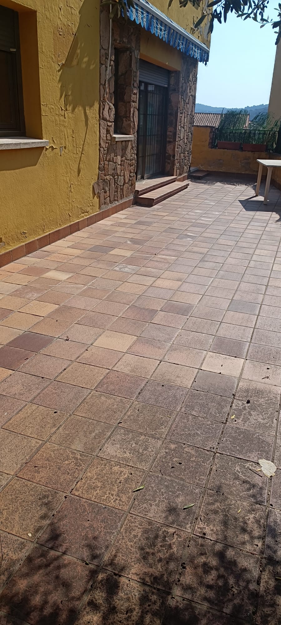 ADOSADA ESQUINERA ZONA HOSPITAL