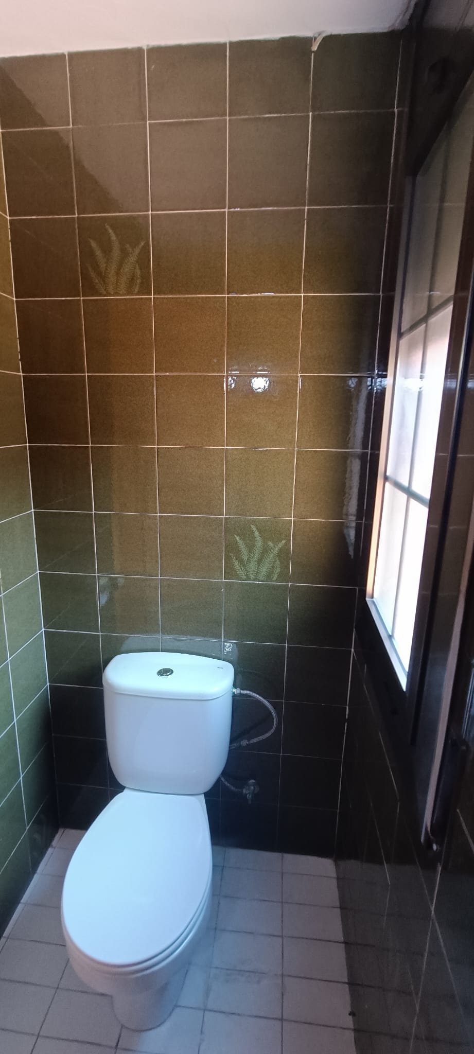 ADOSADA ESQUINERA ZONA HOSPITAL