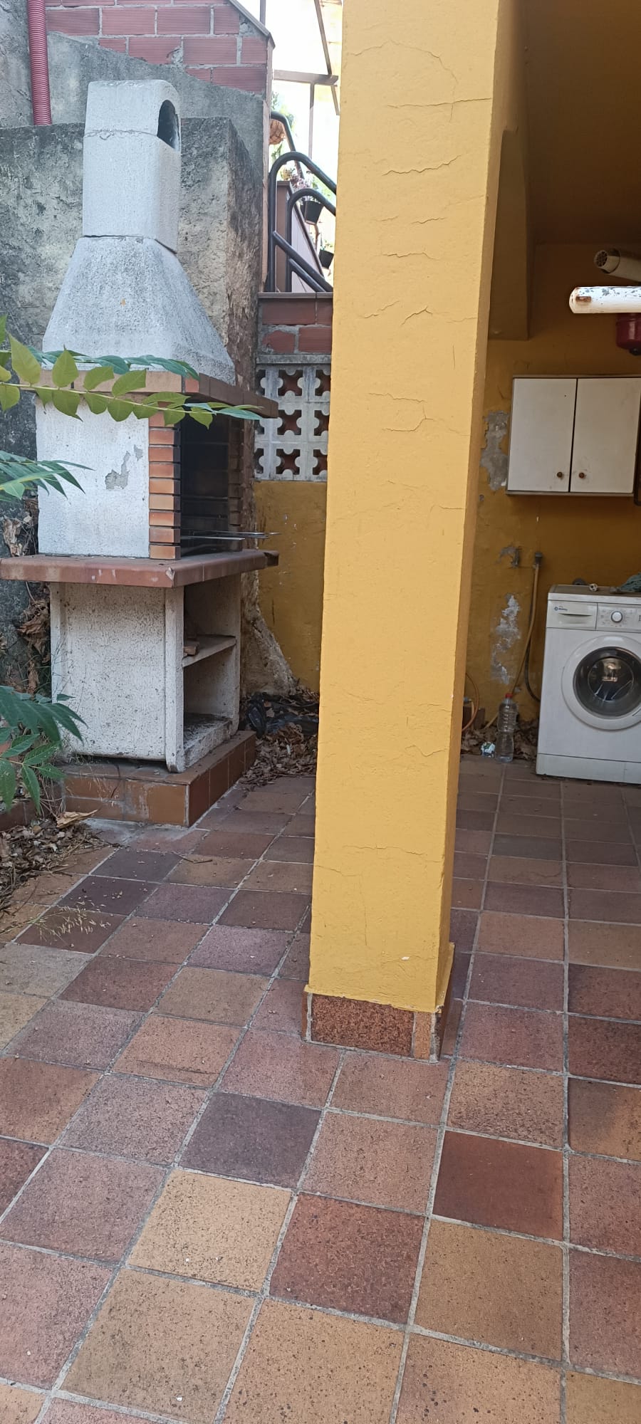 ADOSADA ESQUINERA ZONA HOSPITAL