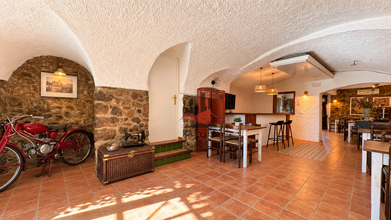 Casa en venta en  Terrades, Girona  40/54