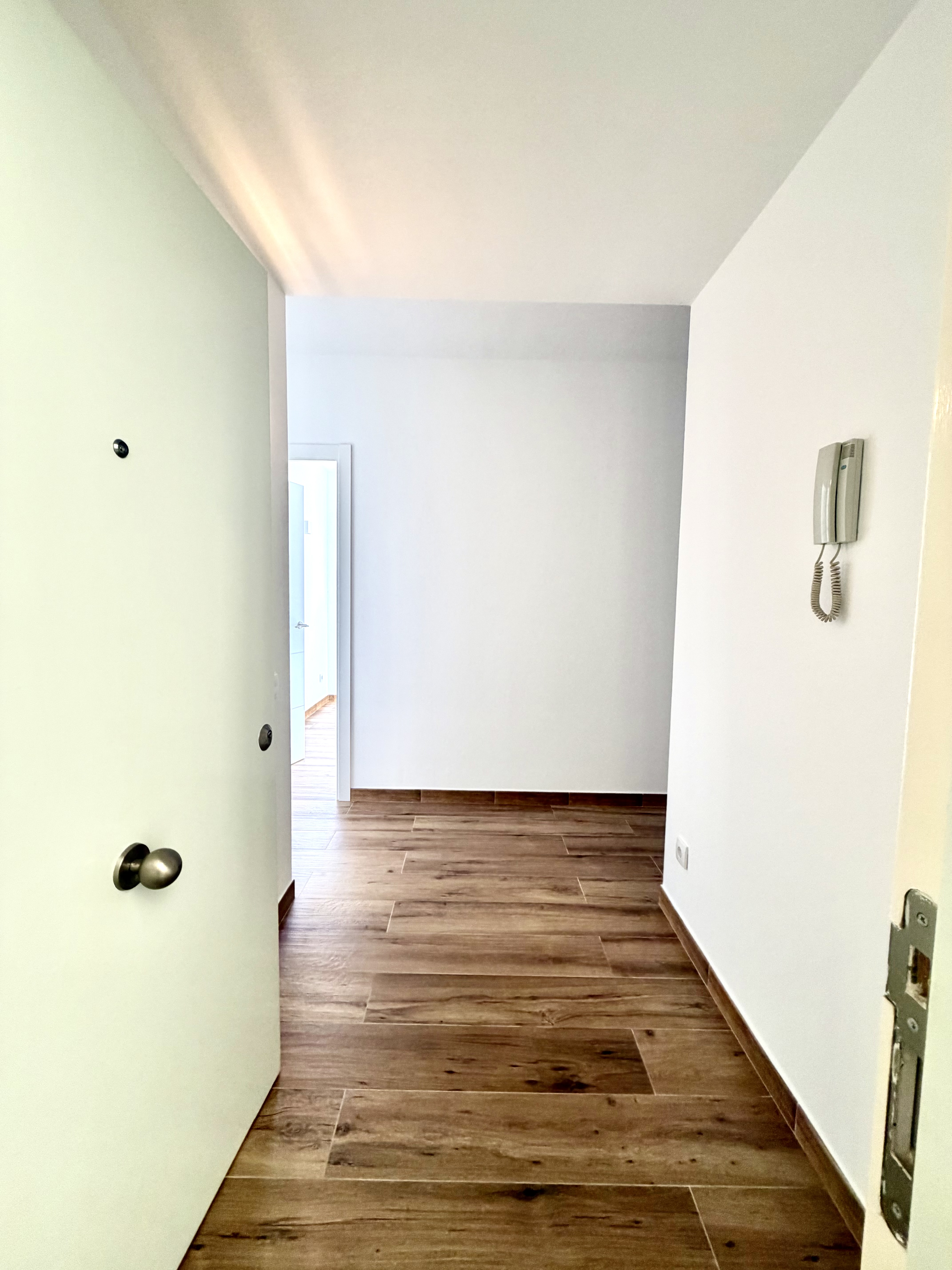 Piso en venta  La Granada, Barcelona  2/33