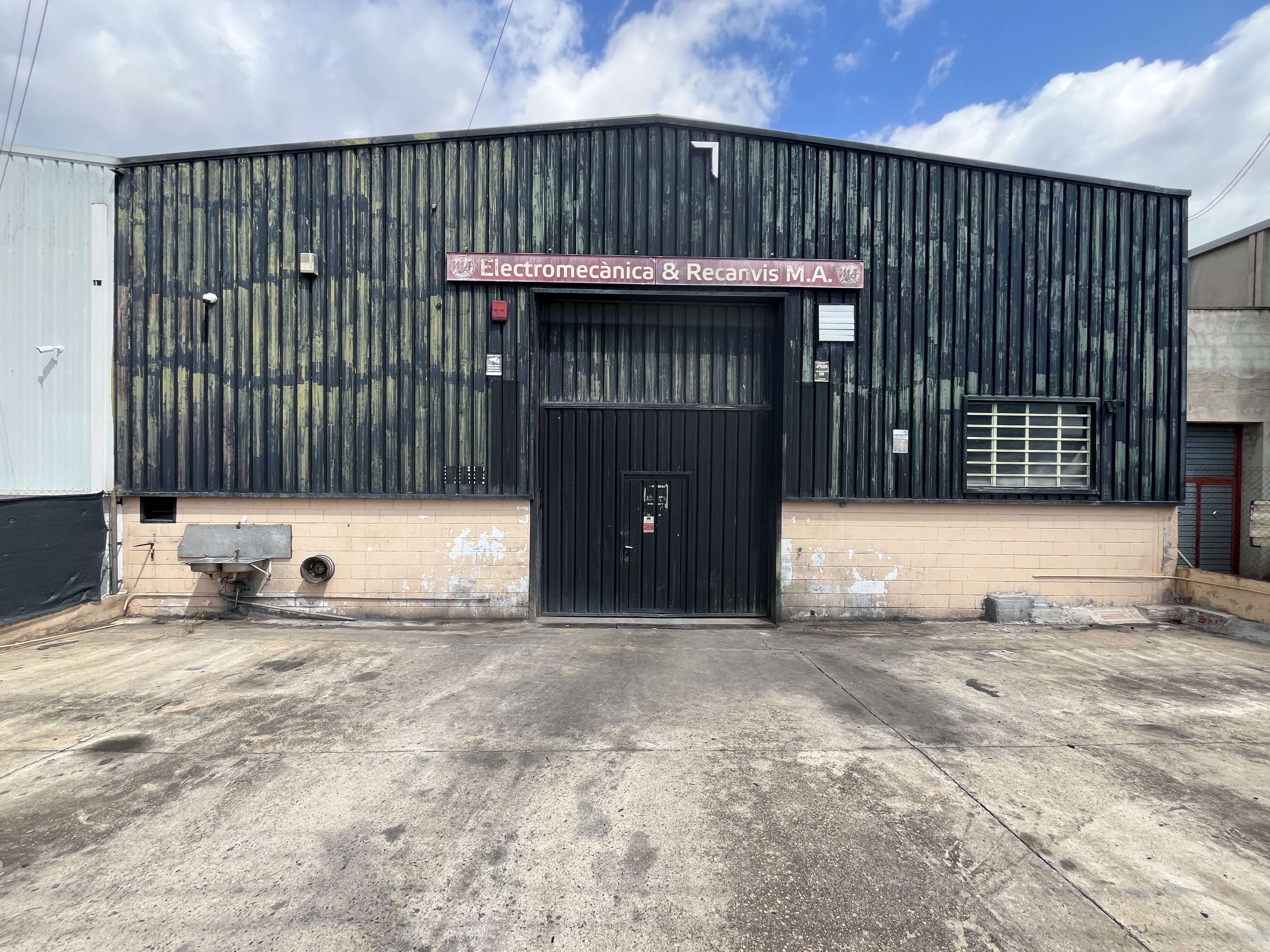 nave-industrial en sils ·  260000€