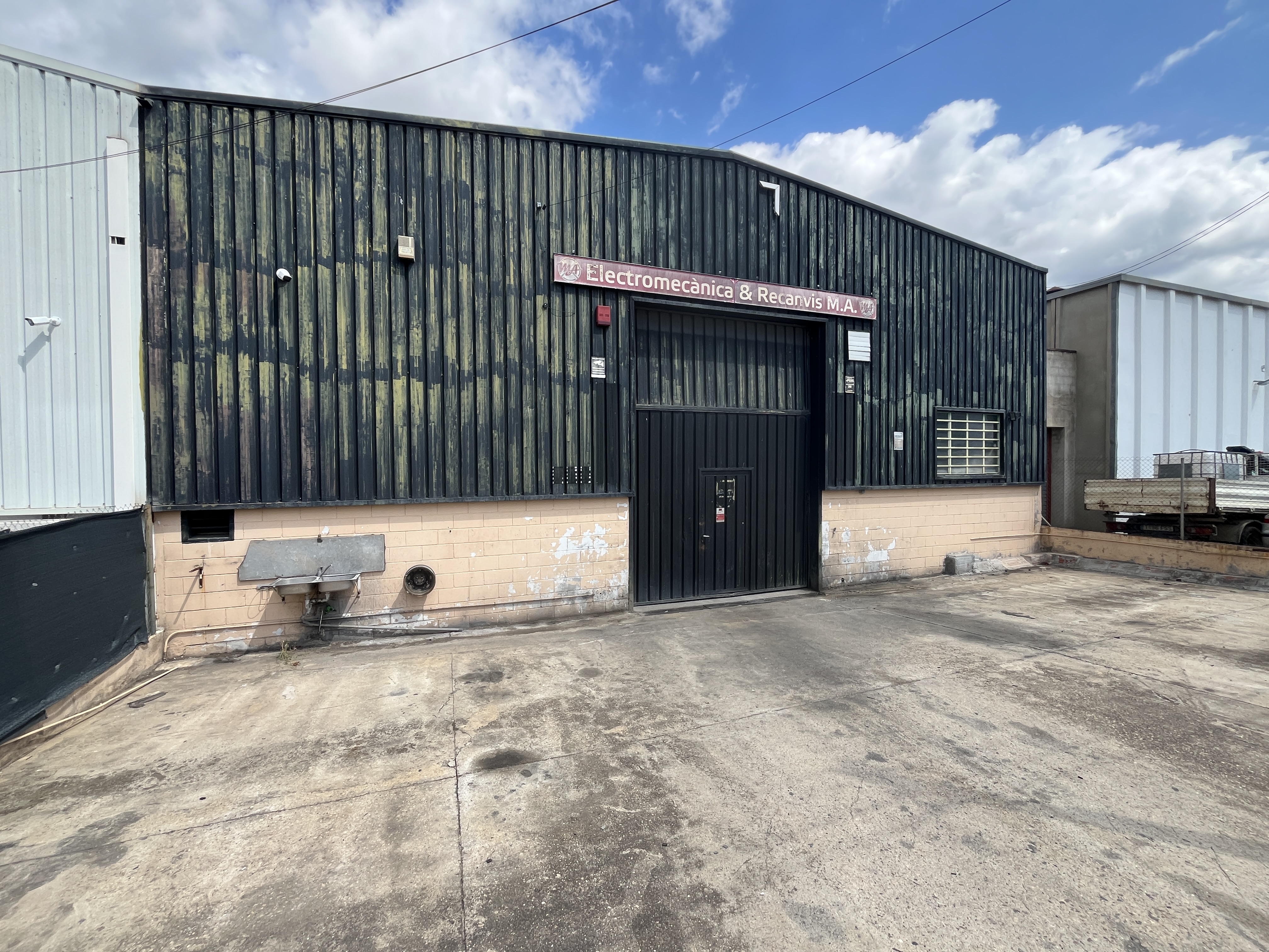 nave-industrial en sils ·  260000€