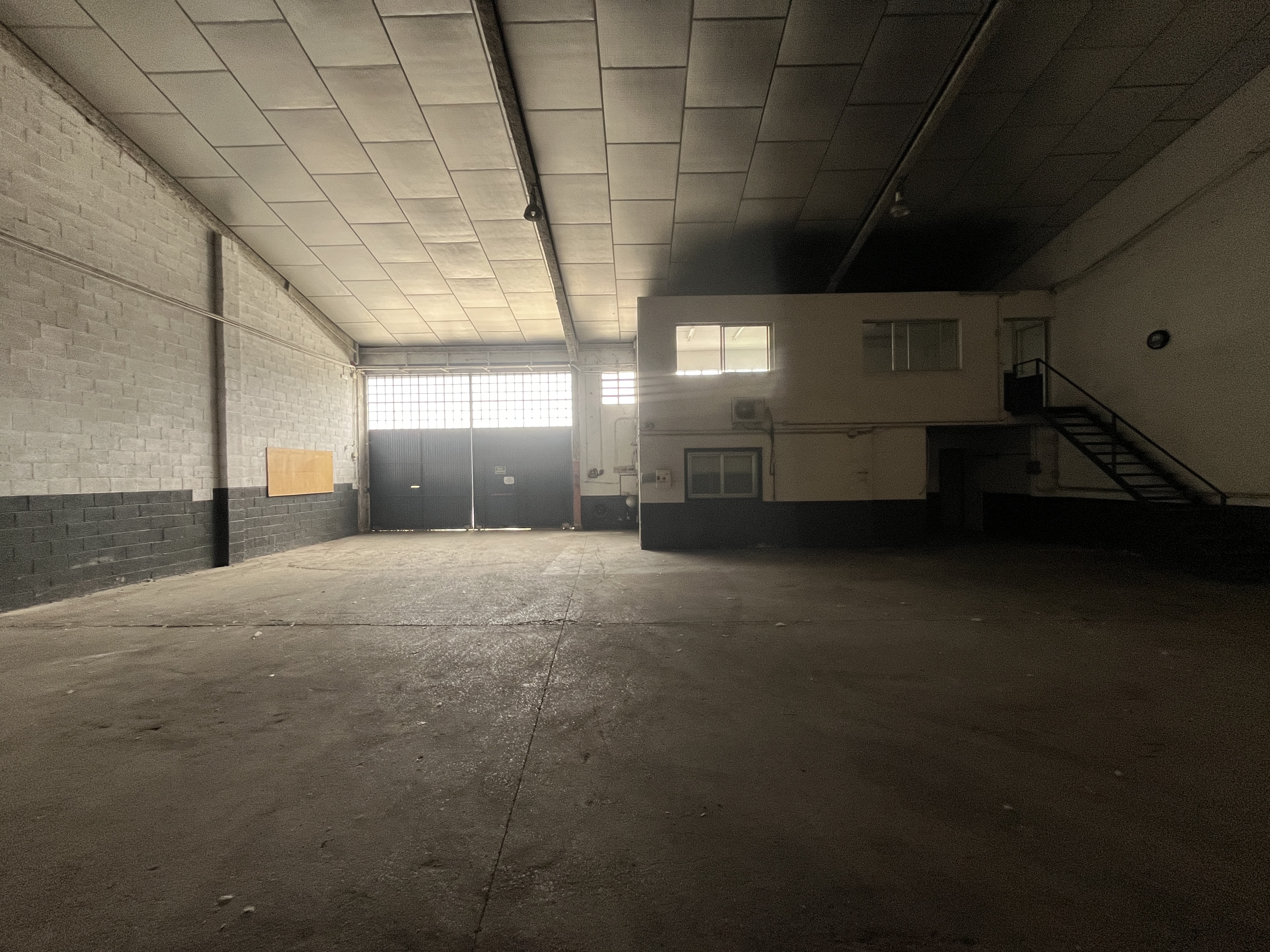 nau-industrial en salt · macana 1600000€