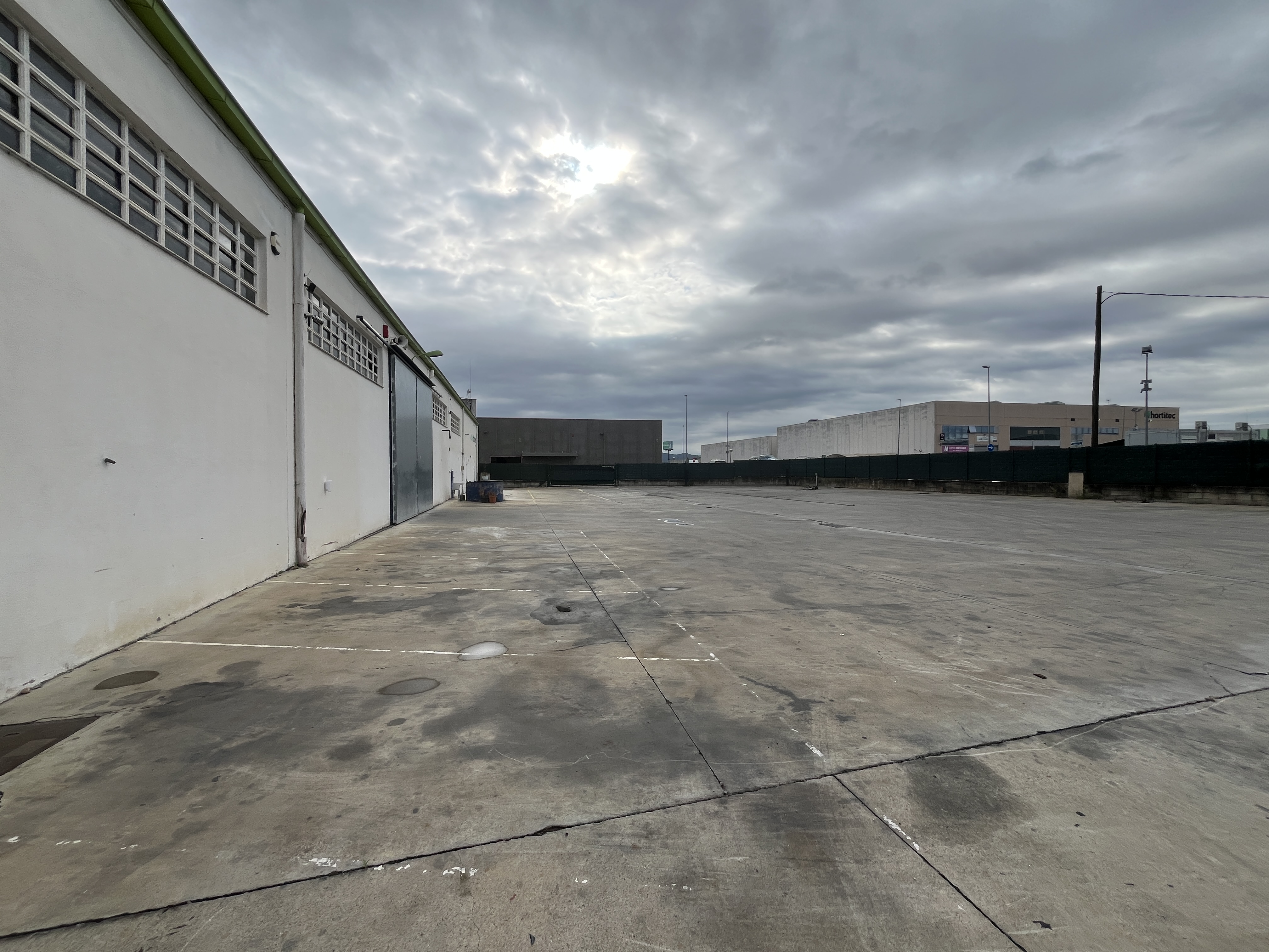 nau-industrial en salt · macana 1600000€