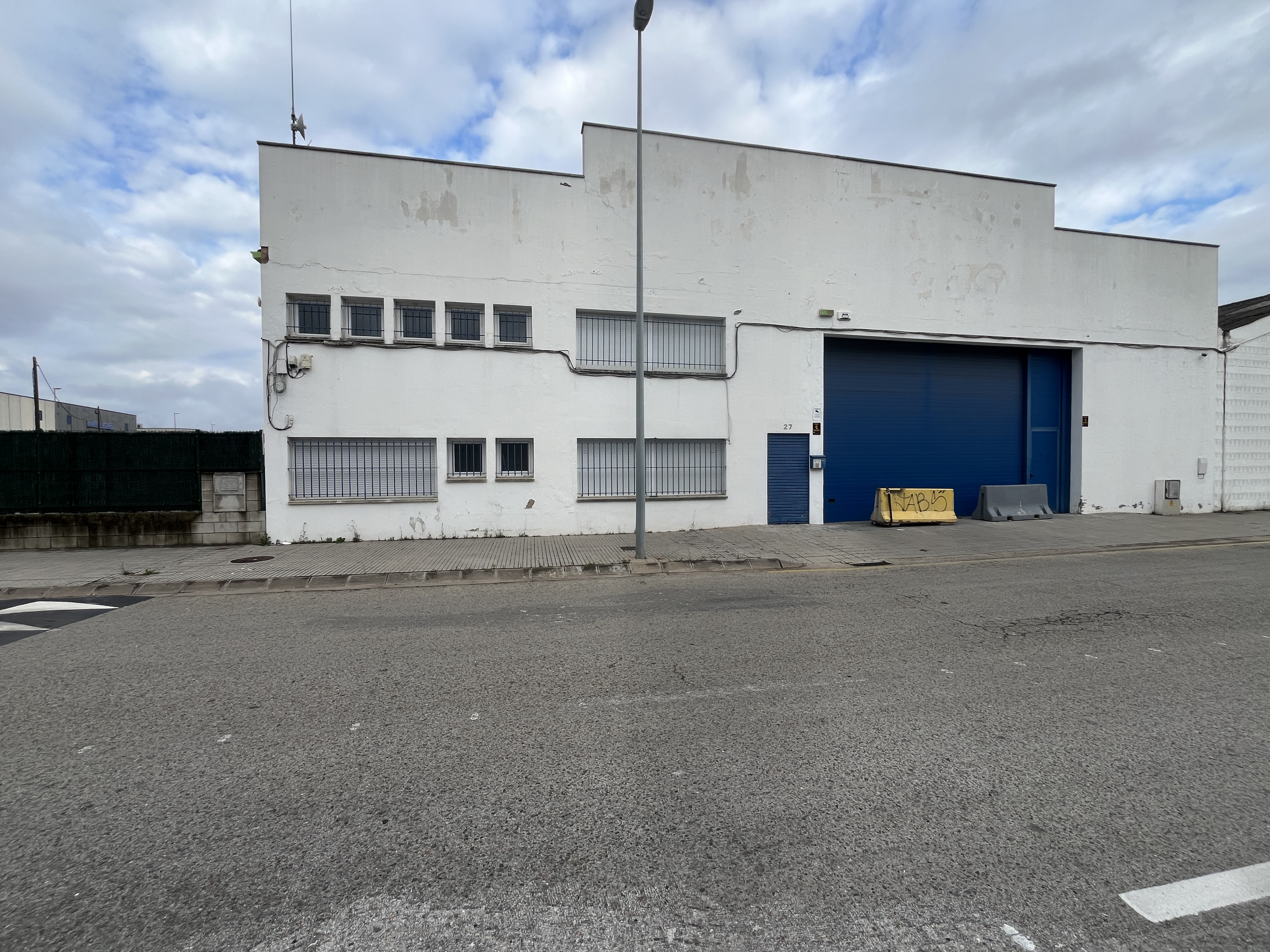 nau-industrial en salt · macana 1600000€