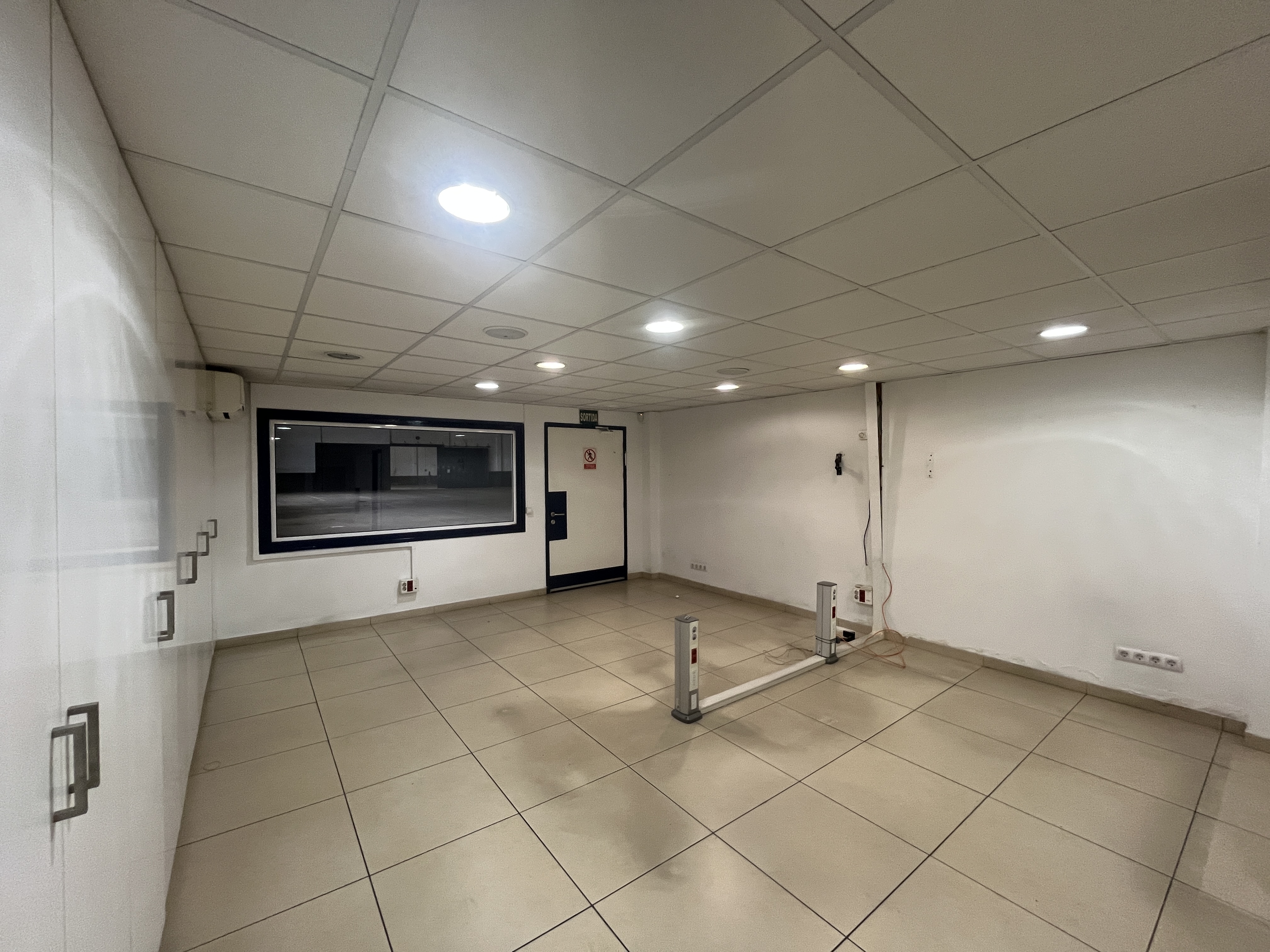 nau-industrial en salt · macana 1600000€