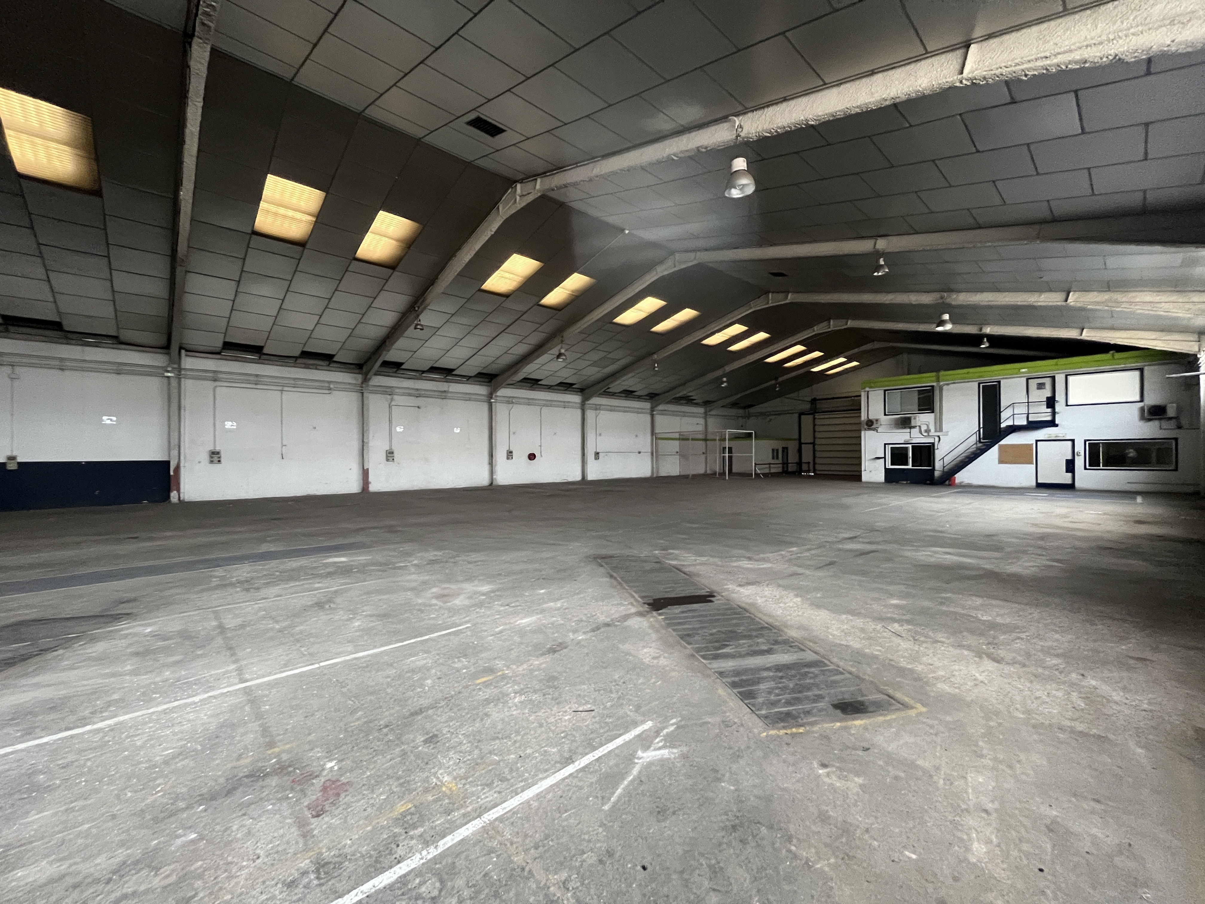 nau-industrial en salt · macana 1600000€