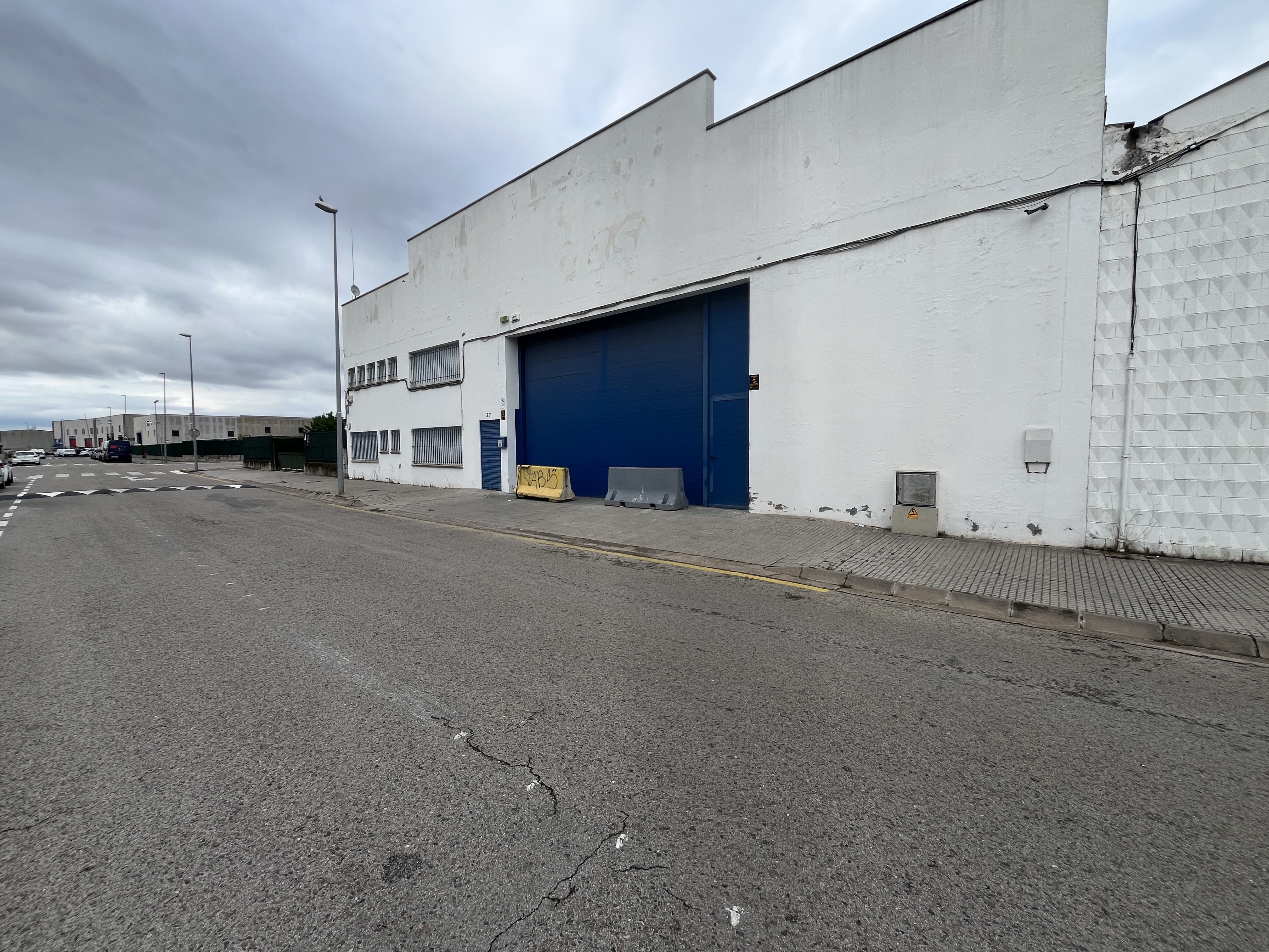nau-industrial en salt · macana 1600000€