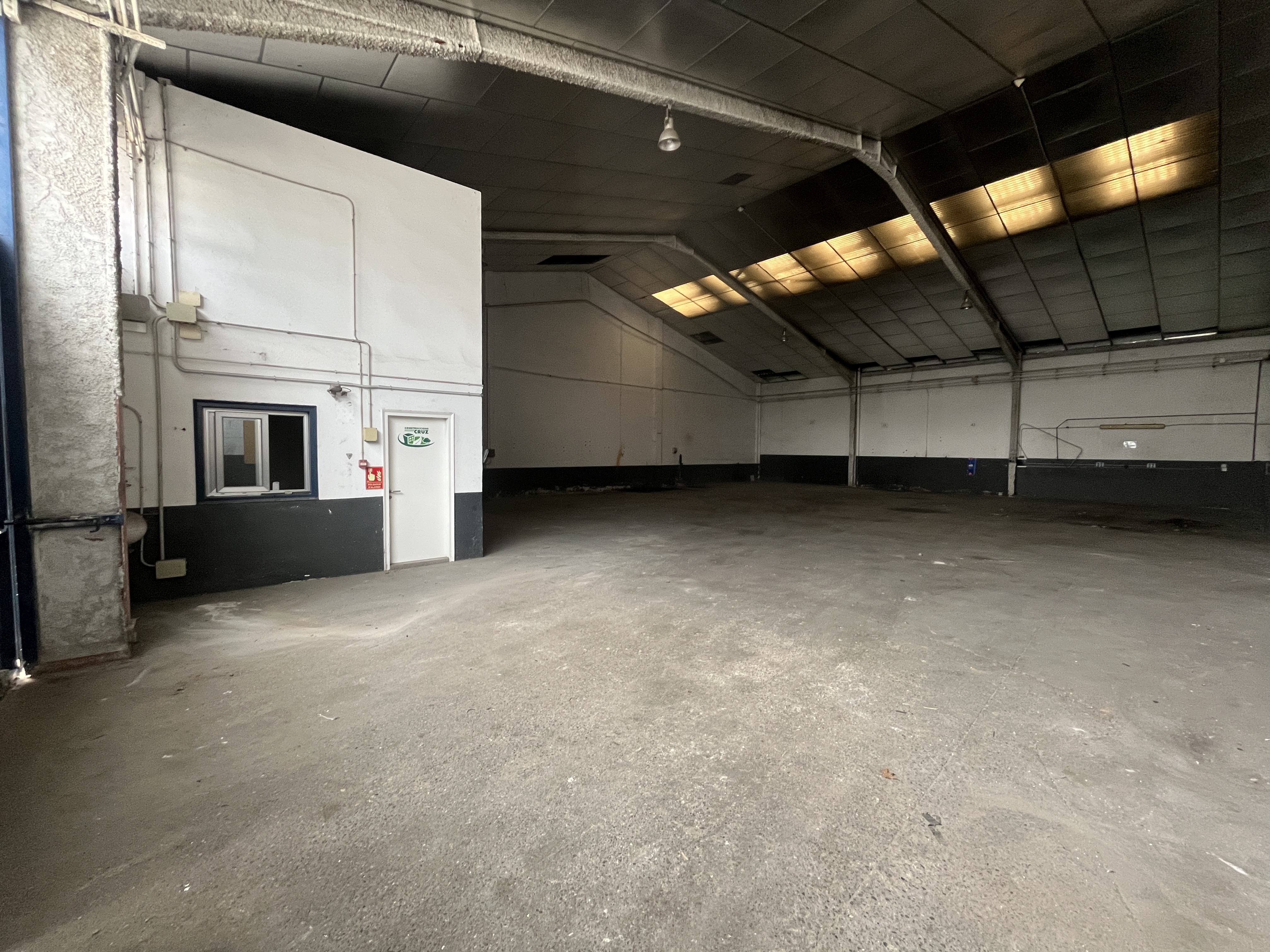nau-industrial en salt · macana 1600000€